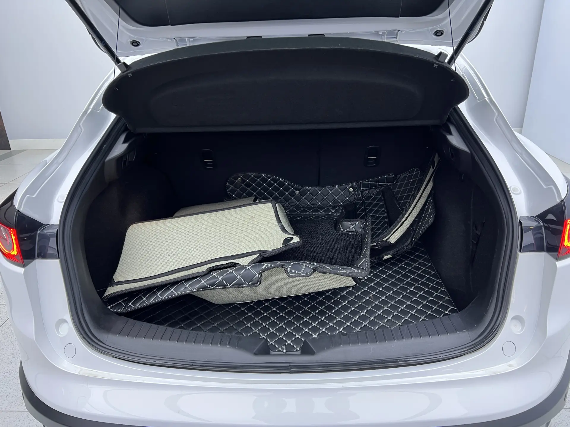 Mazda CX-4, 2023 28
