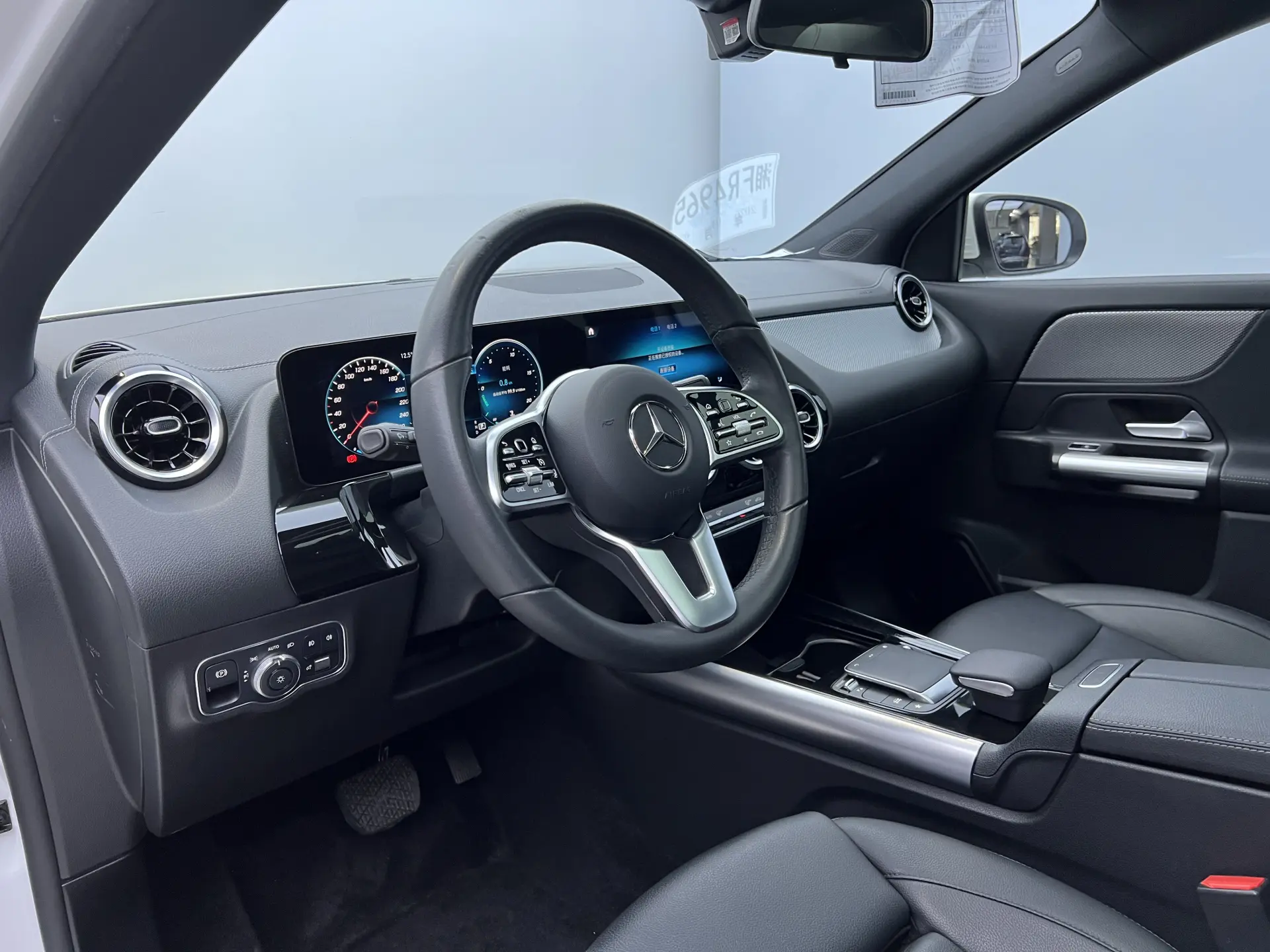 Mercedes-Benz GLA 200, 2022 9