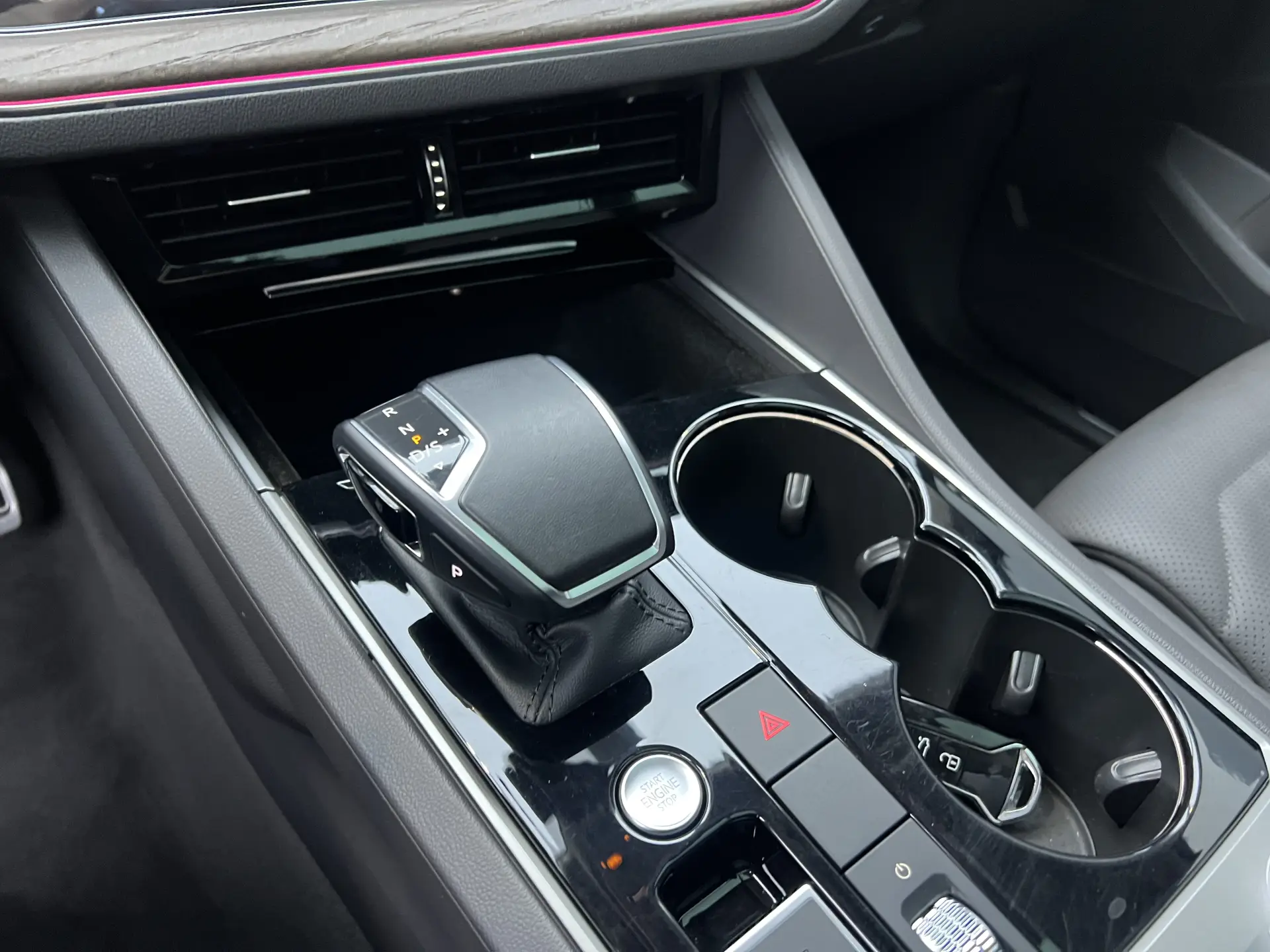 Volkswagen Touareg, 2022 10