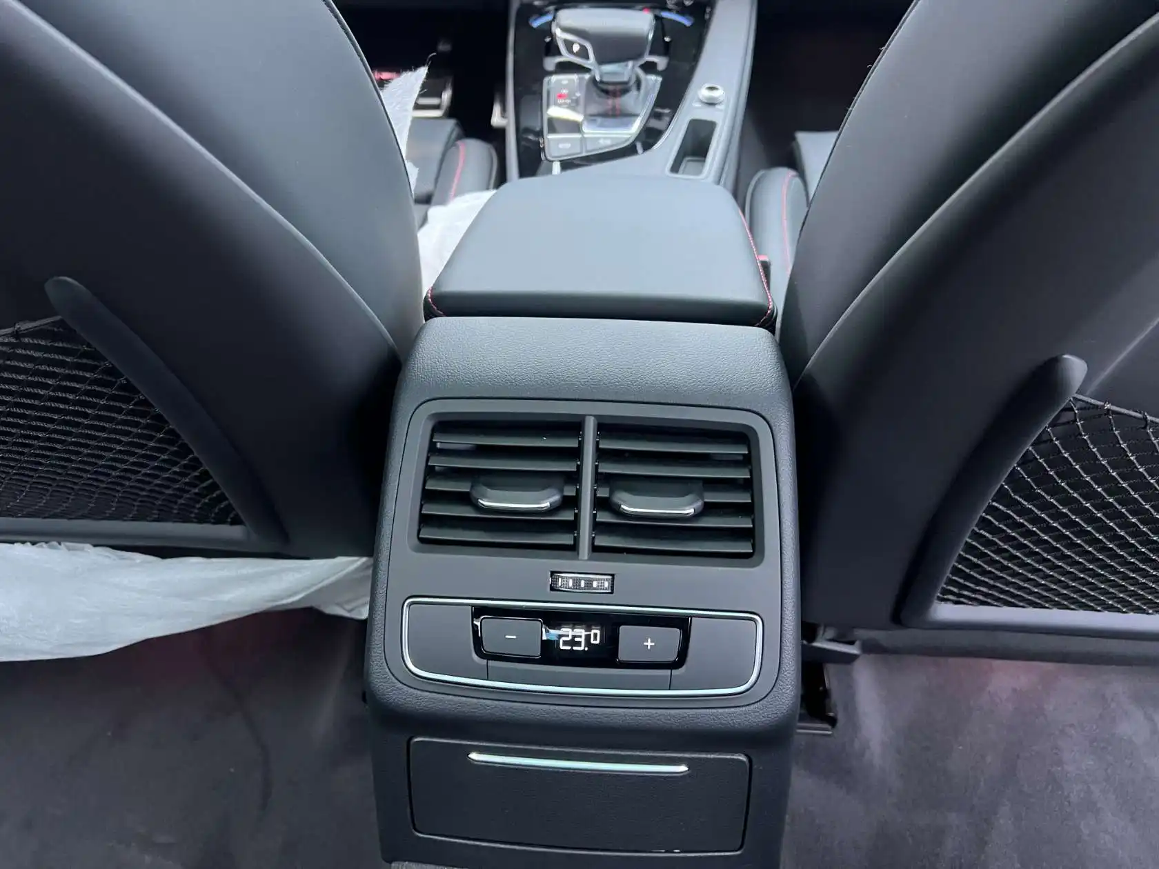 Audi A4L, 2025 23