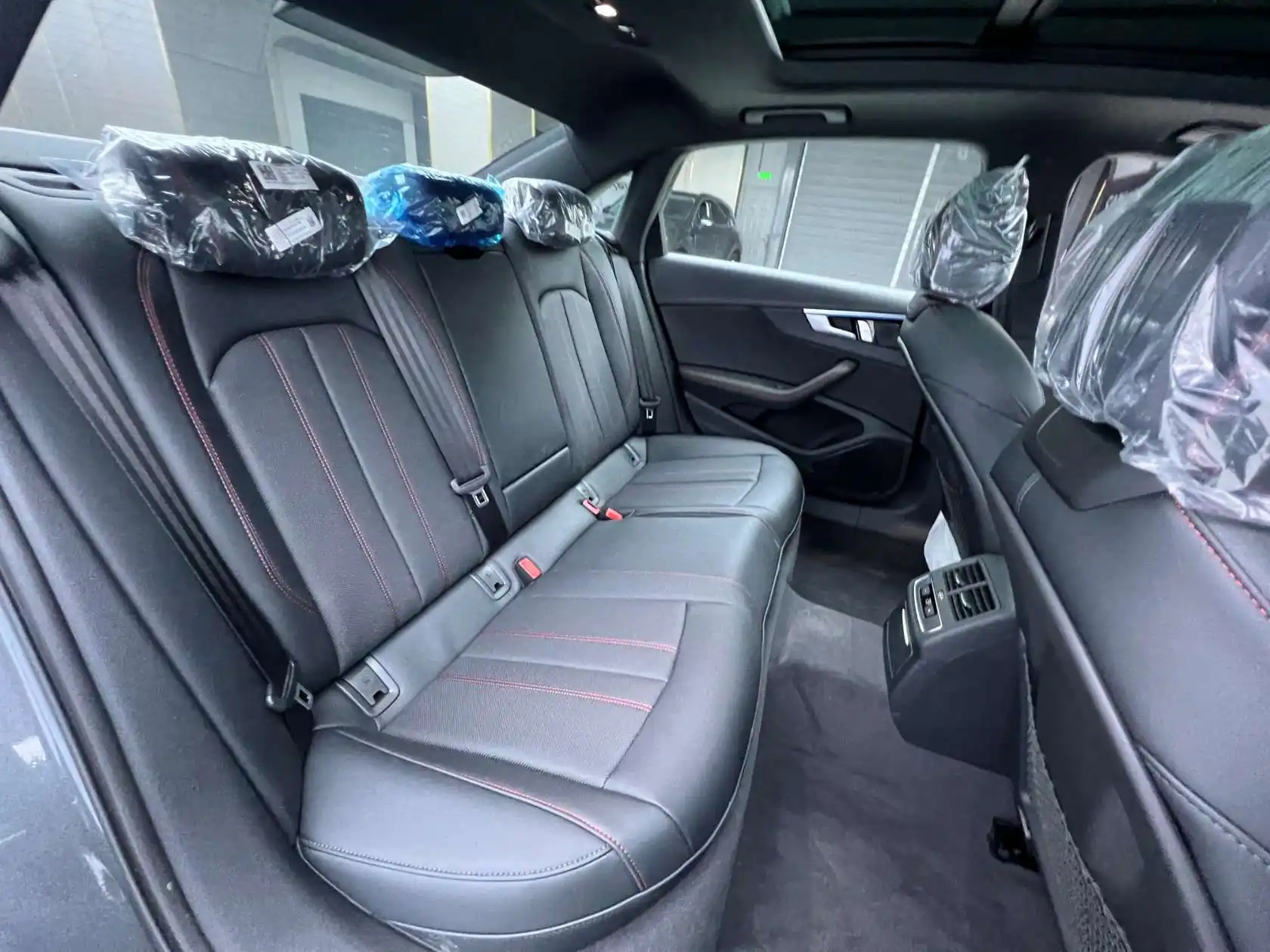 Audi A4L, 2025 14