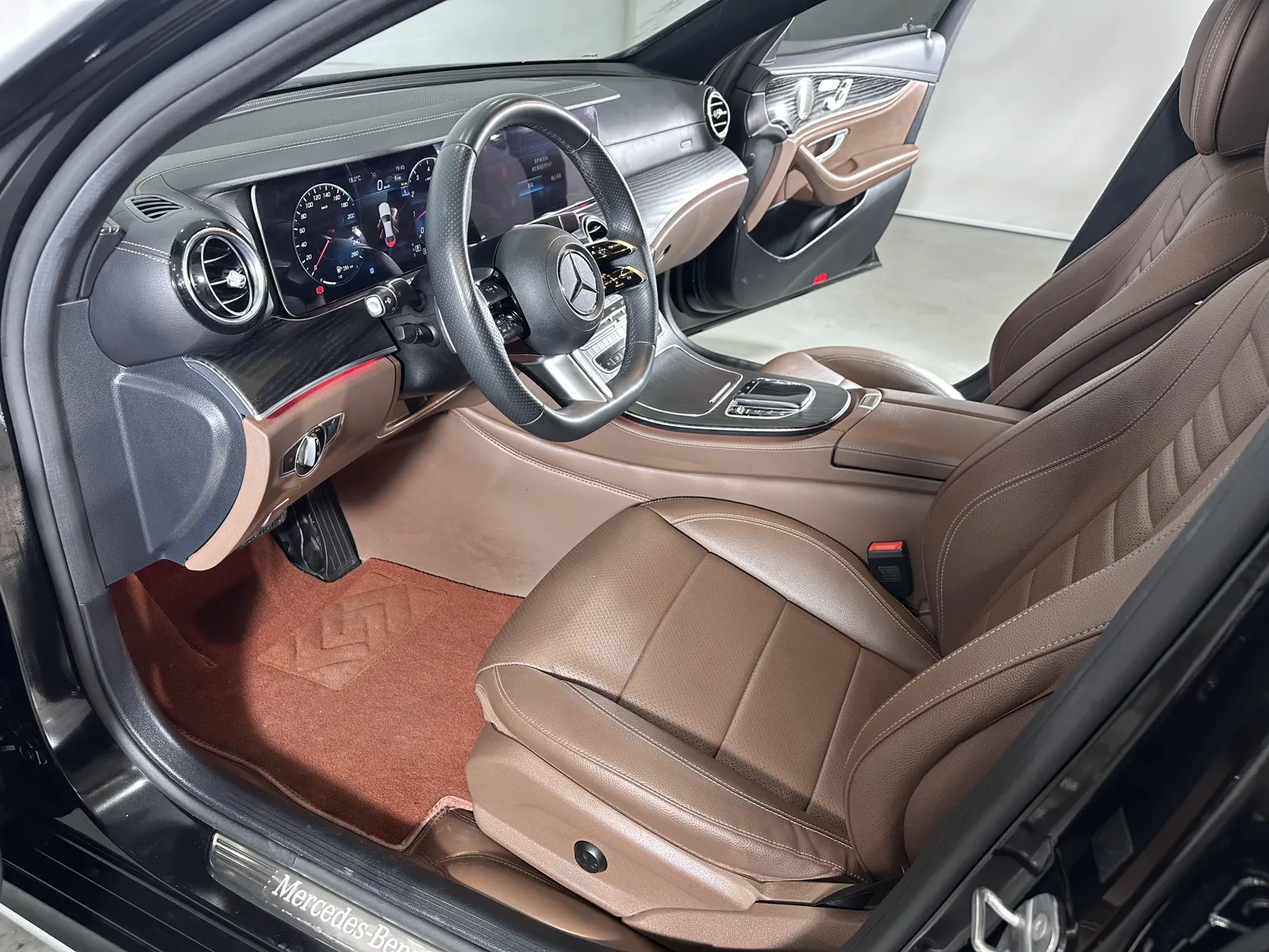 Mercedes-Benz E 300 L, 2023 16