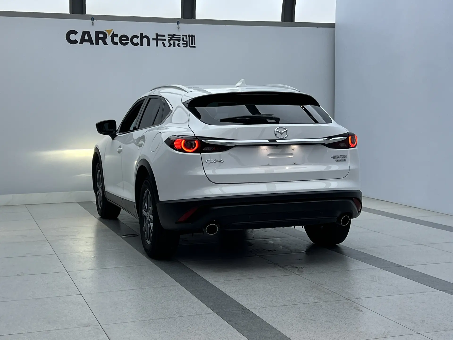 Mazda CX-4, 2023 4