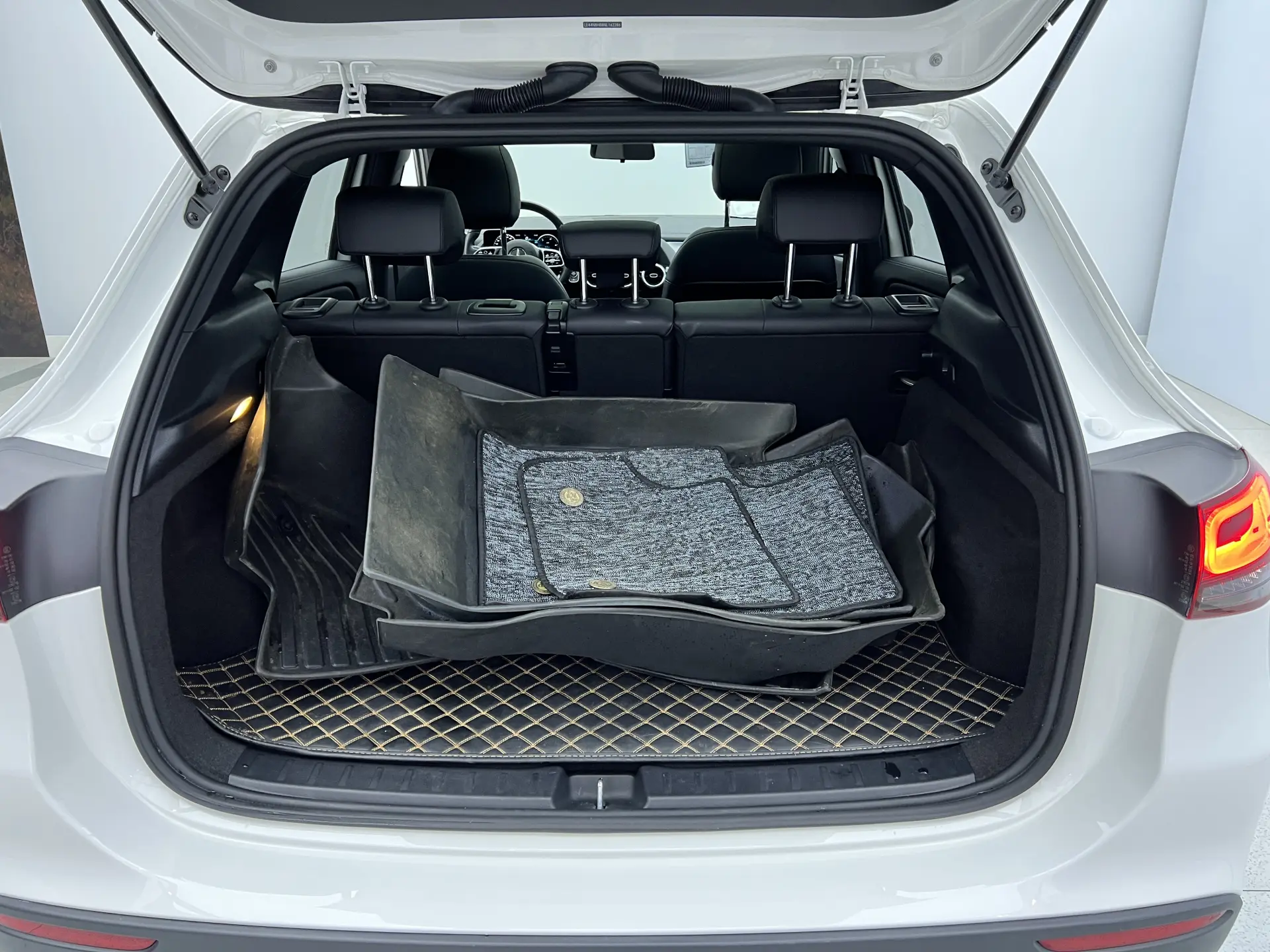 Mercedes-Benz GLA 200, 2022 28