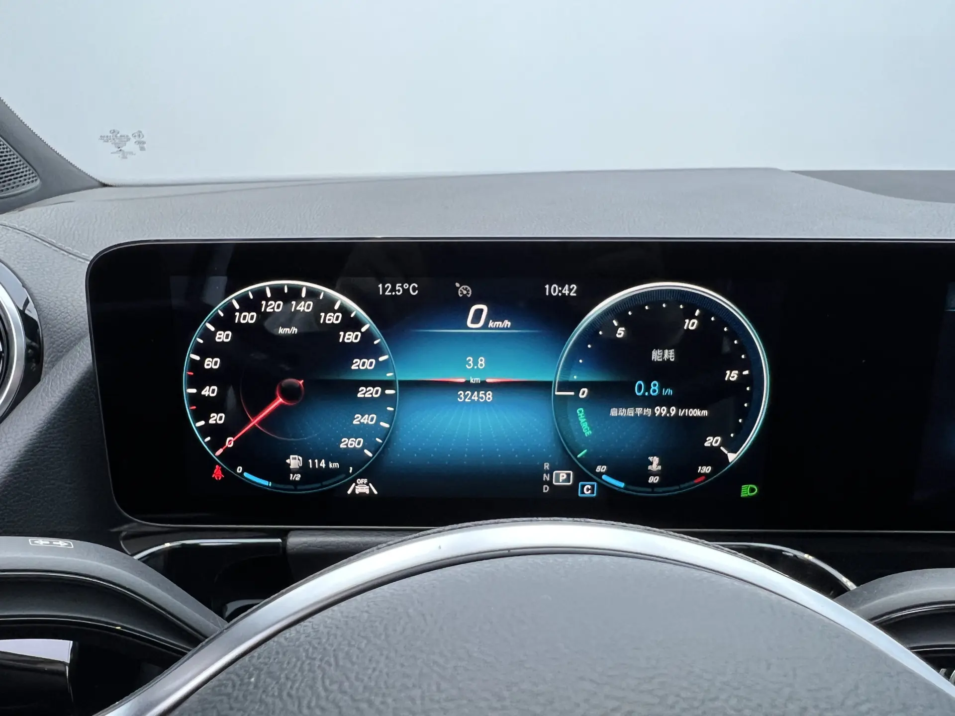 Mercedes-Benz GLA 200, 2022 8