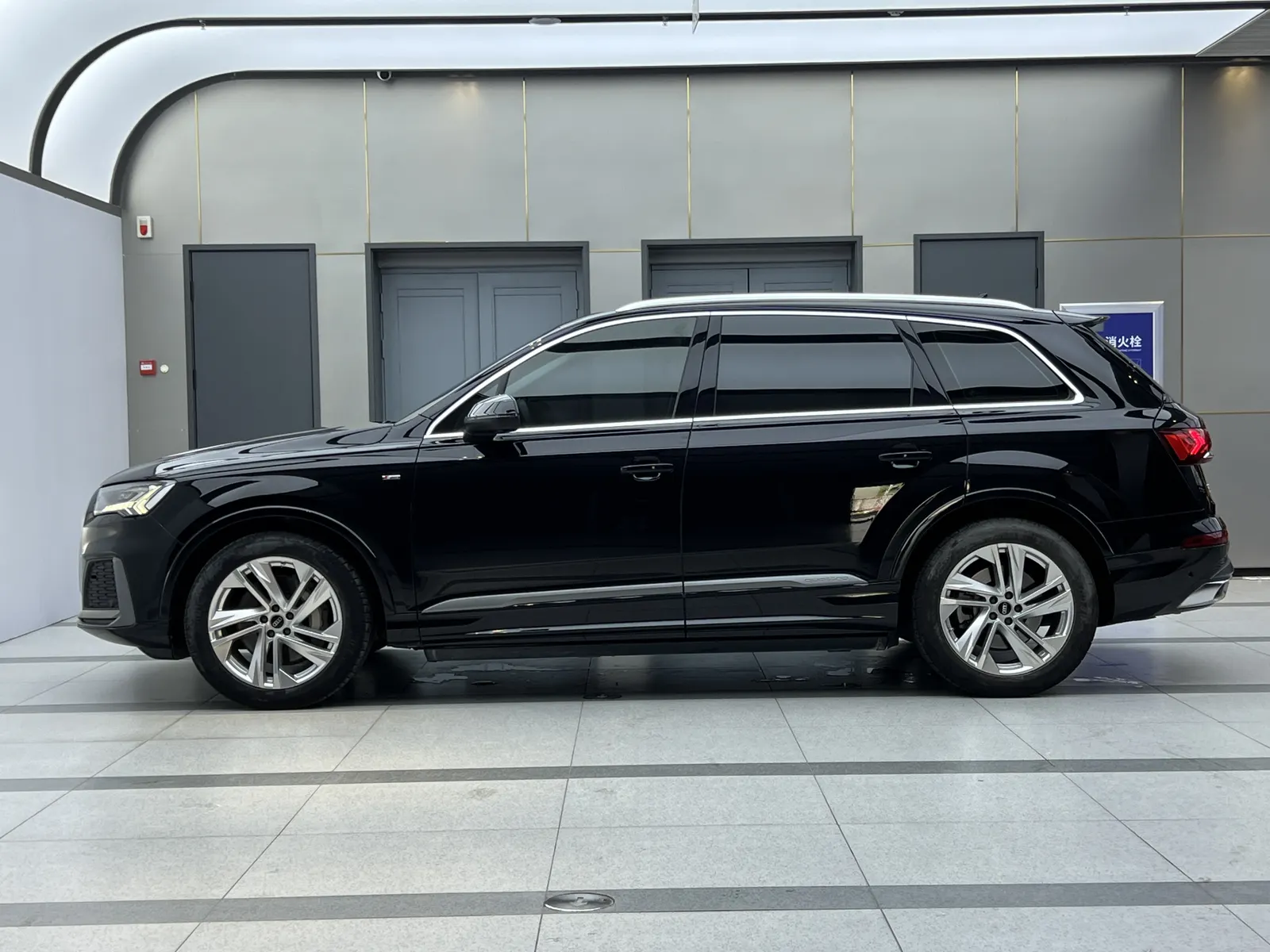 Audi Q7 45 TFSI, 2023 3