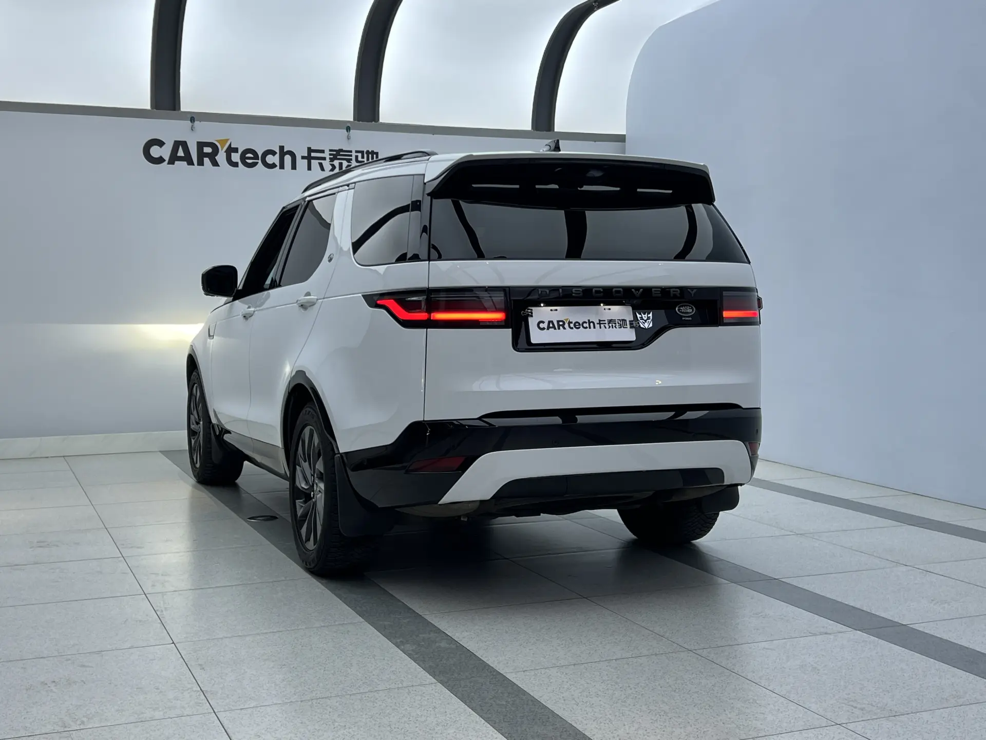 Land Rover Discovery, 2023 все фото