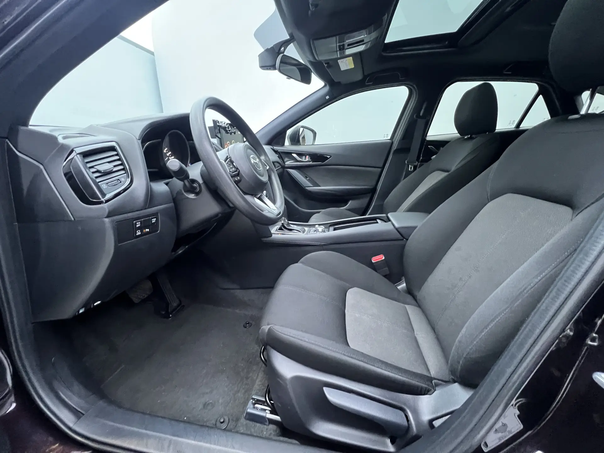 Mazda CX-4, 2023 10