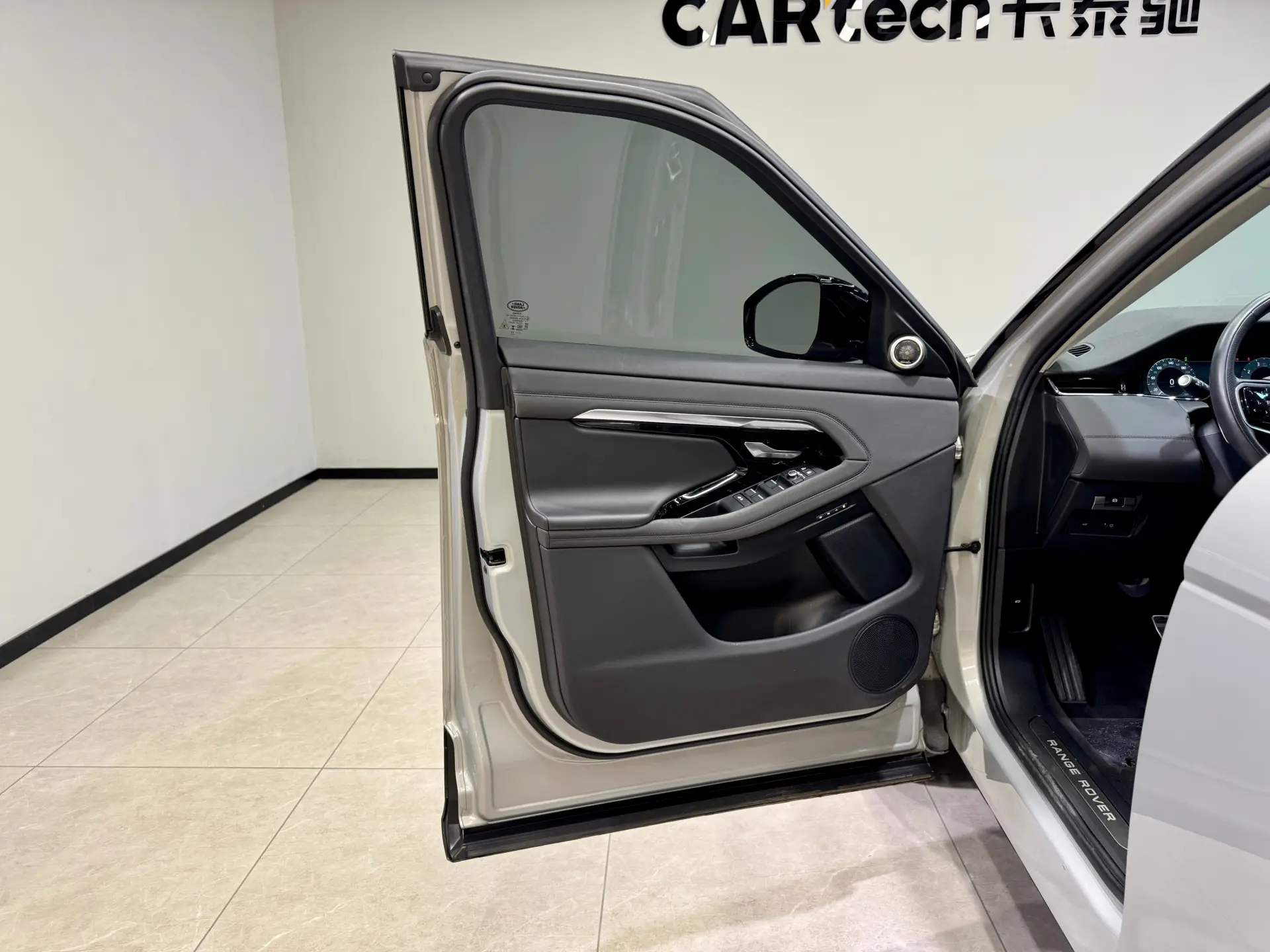 Land Rover Range Rover, 2023 12