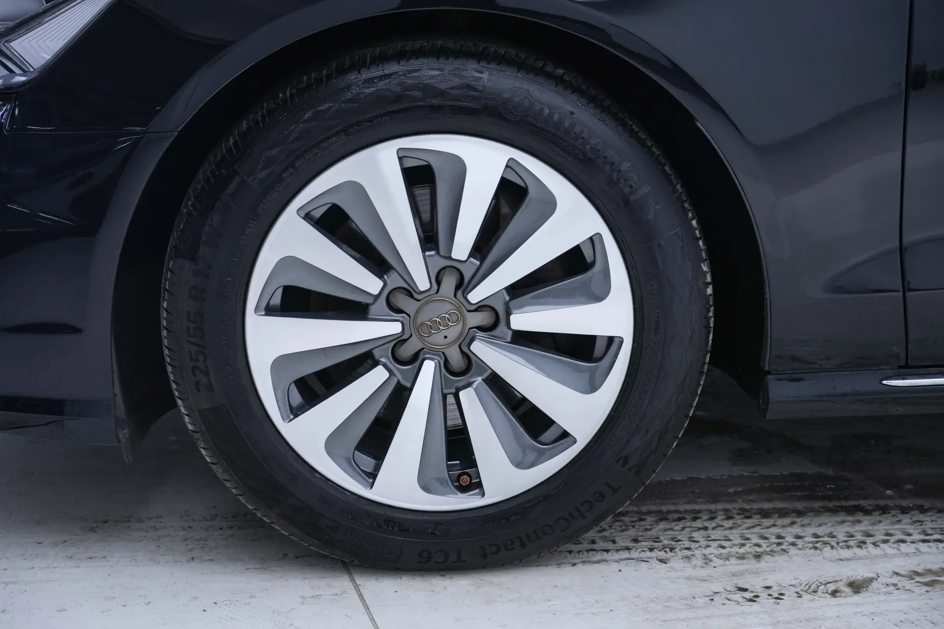 Audi A6L 30, 2017 11