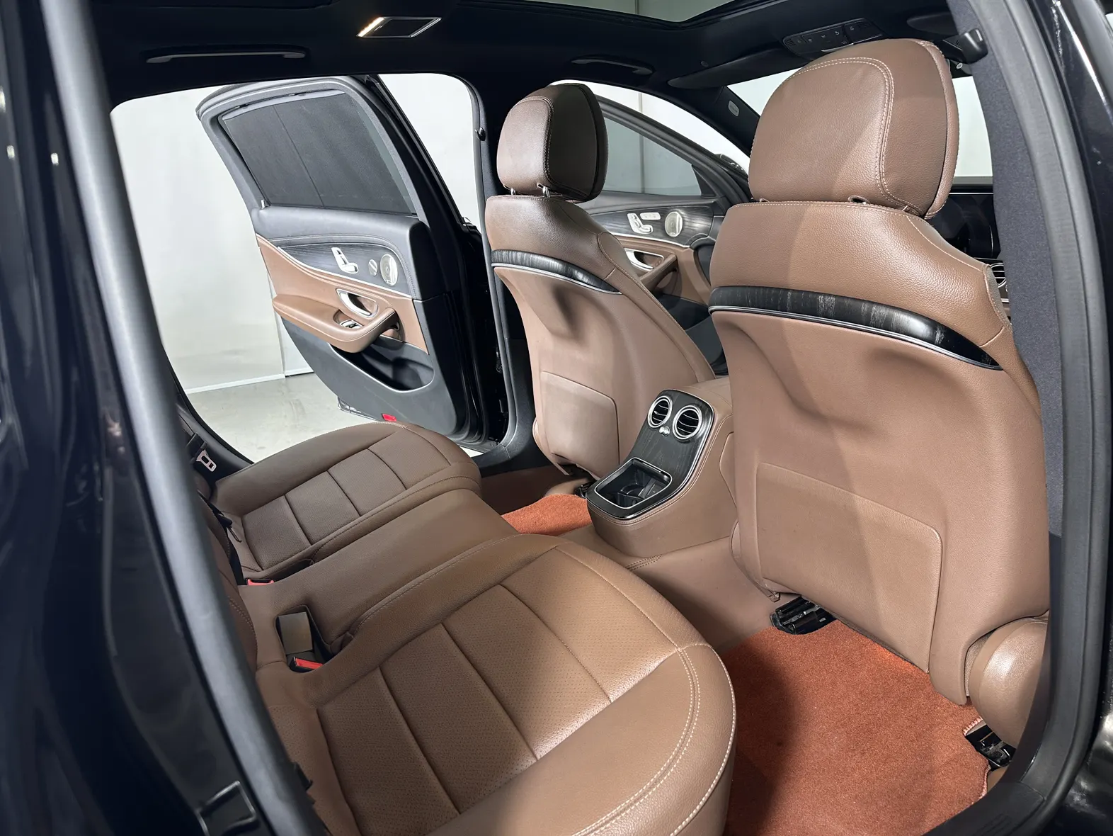 Mercedes-Benz E 300 L, 2023 19