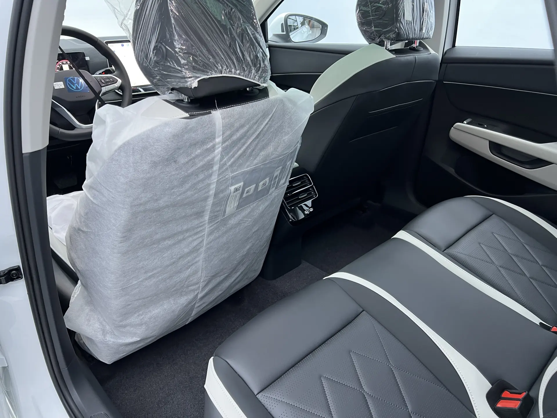 Volkswagen Sagitar, 2025 12
