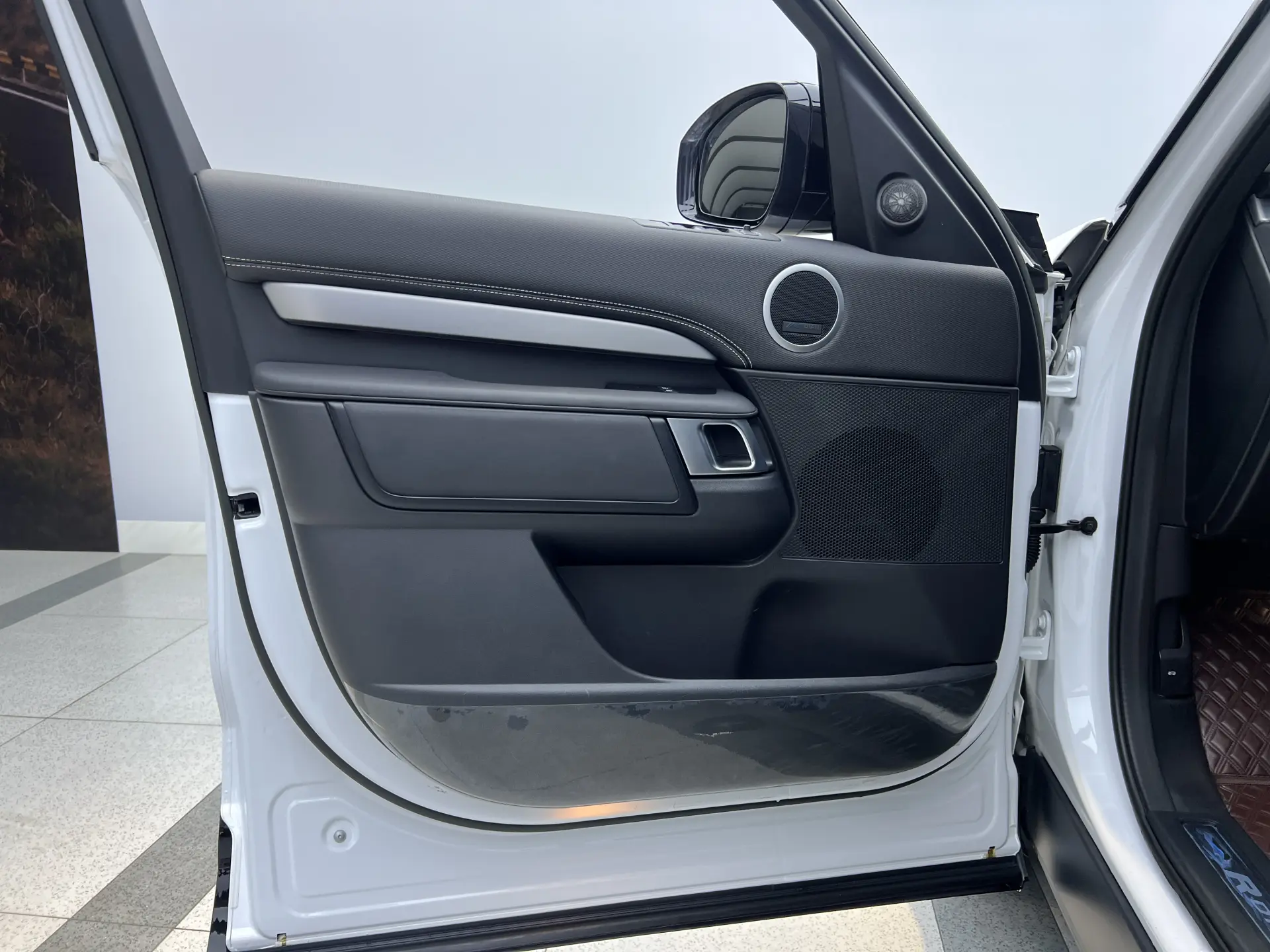 Land Rover Discovery, 2023 12