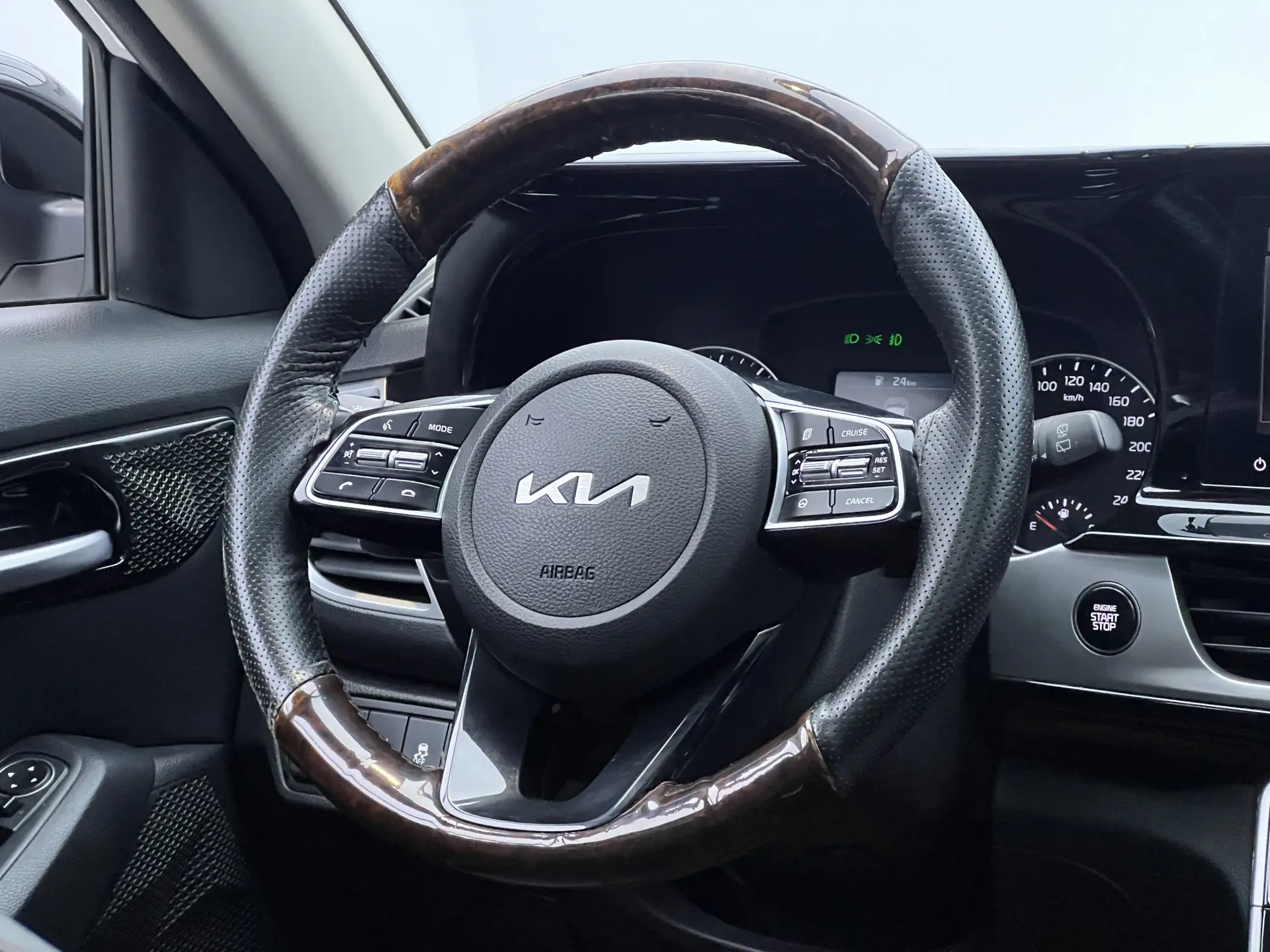 Kia KX3, 2023 25