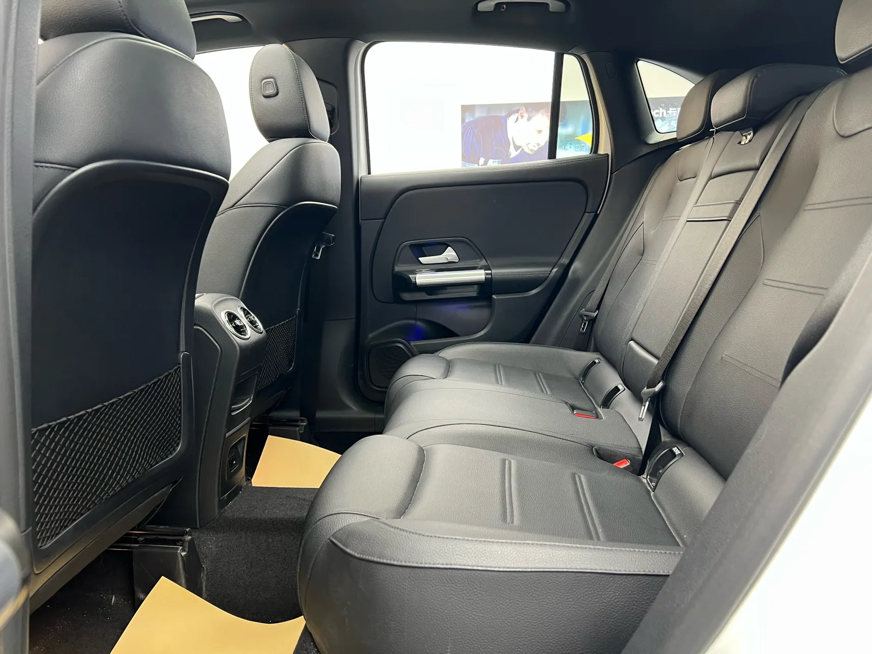 Mercedes-Benz GLA 200, 2022 33