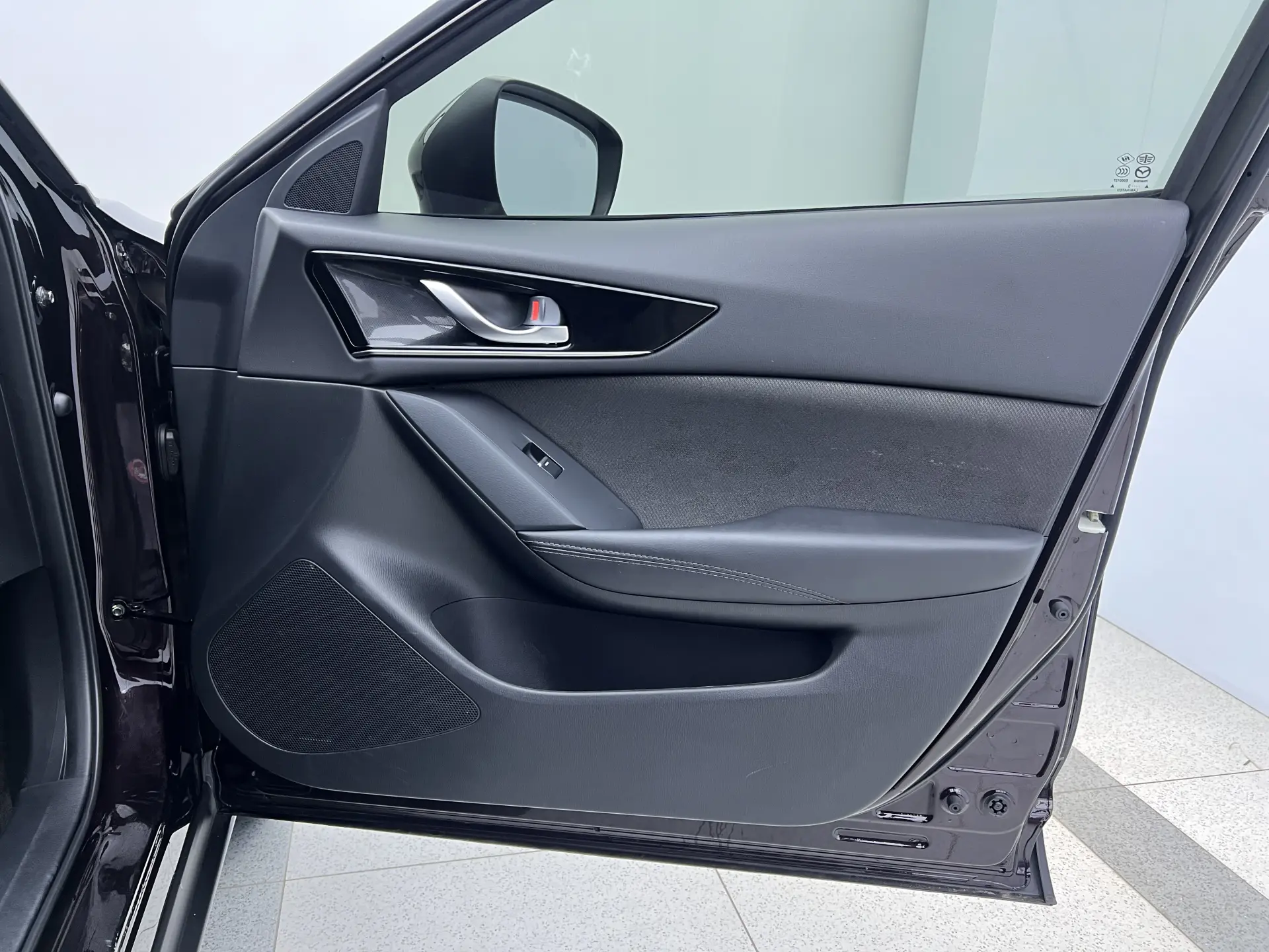 Mazda CX-4, 2023 21