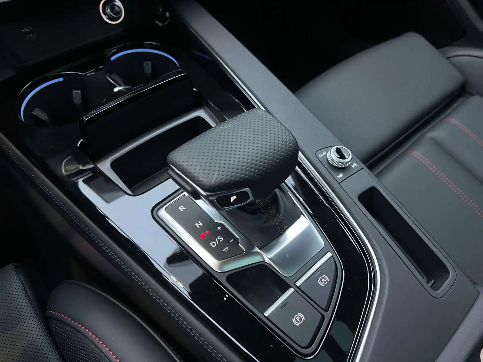 Audi A4L, 2025 7