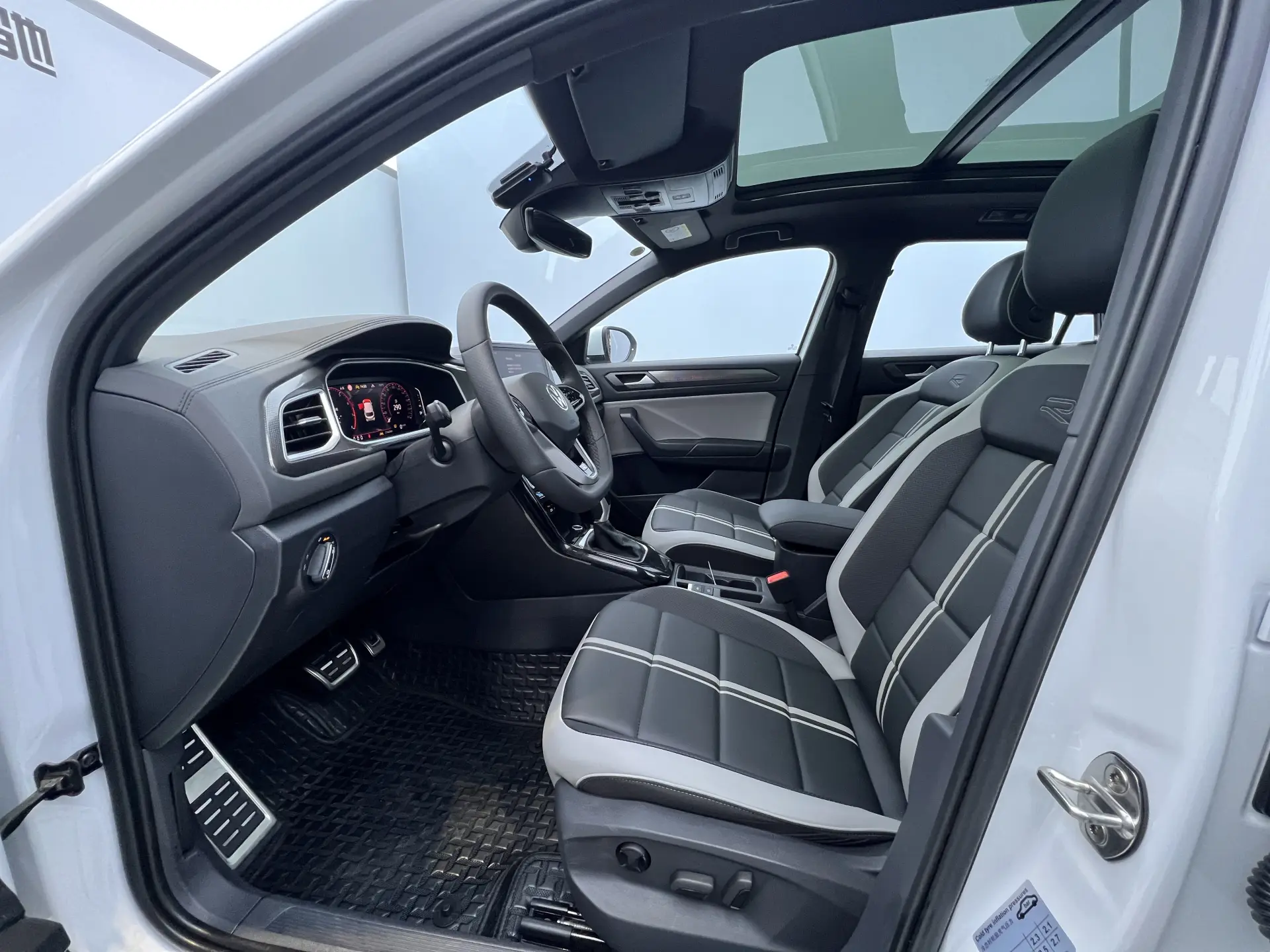 Volkswagen T-ROC, 2025 12