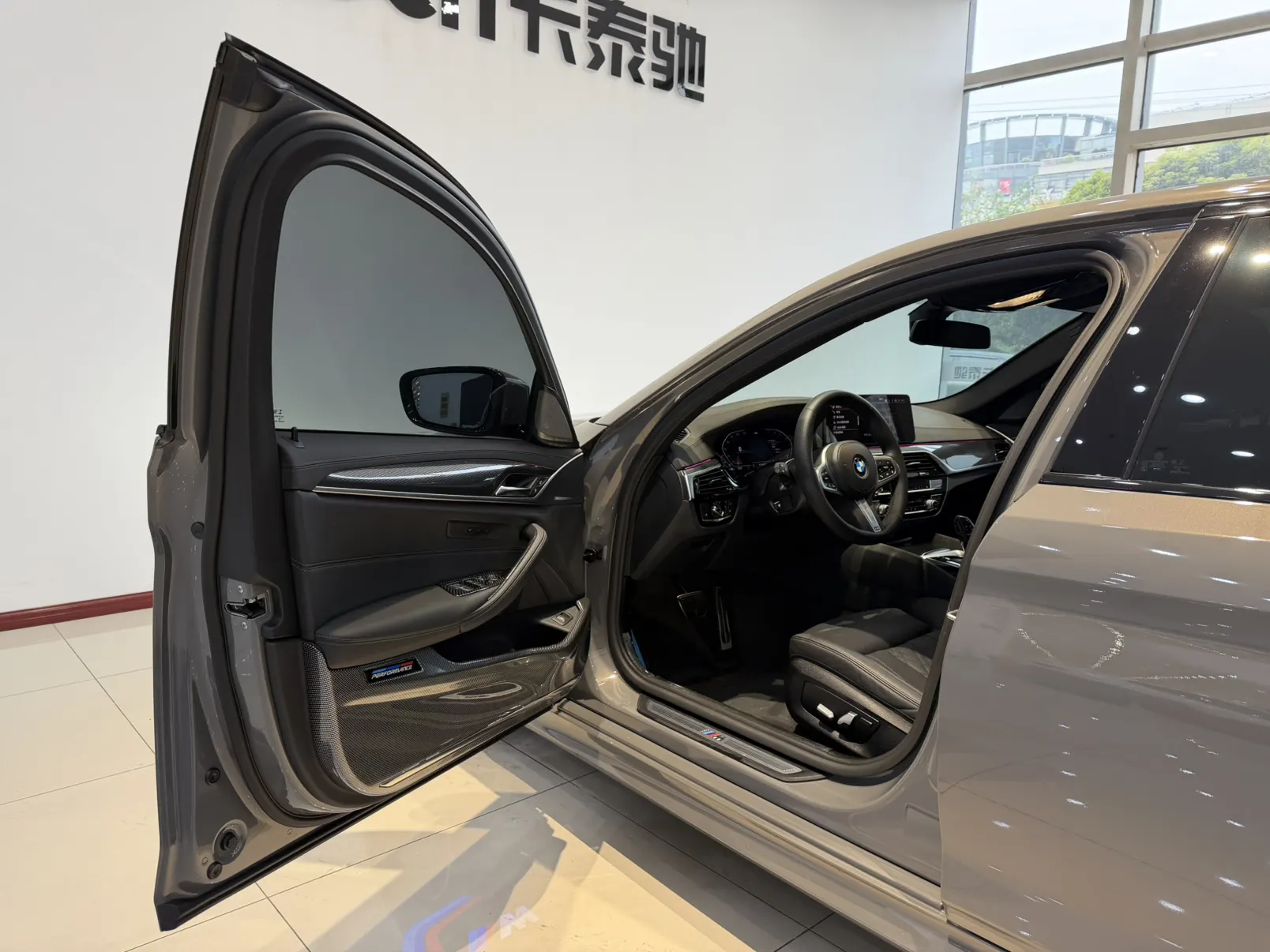 BMW 525i, 2023 16
