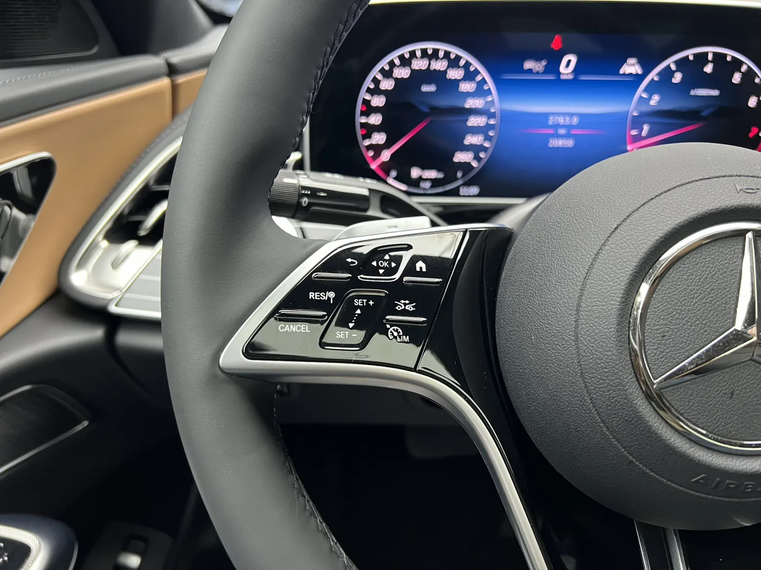 Mercedes-Benz E 260 L, 2025 25