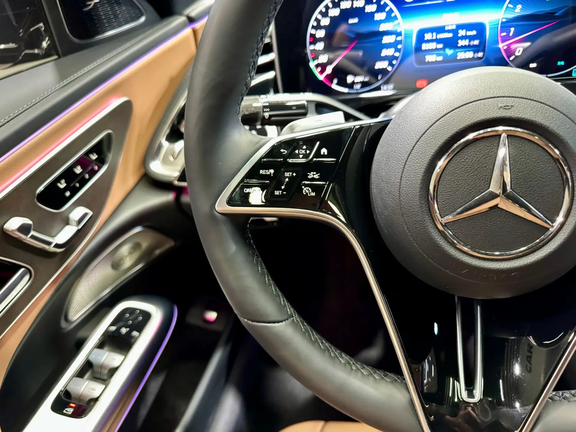 Mercedes-Benz E 300 L, 2024 19