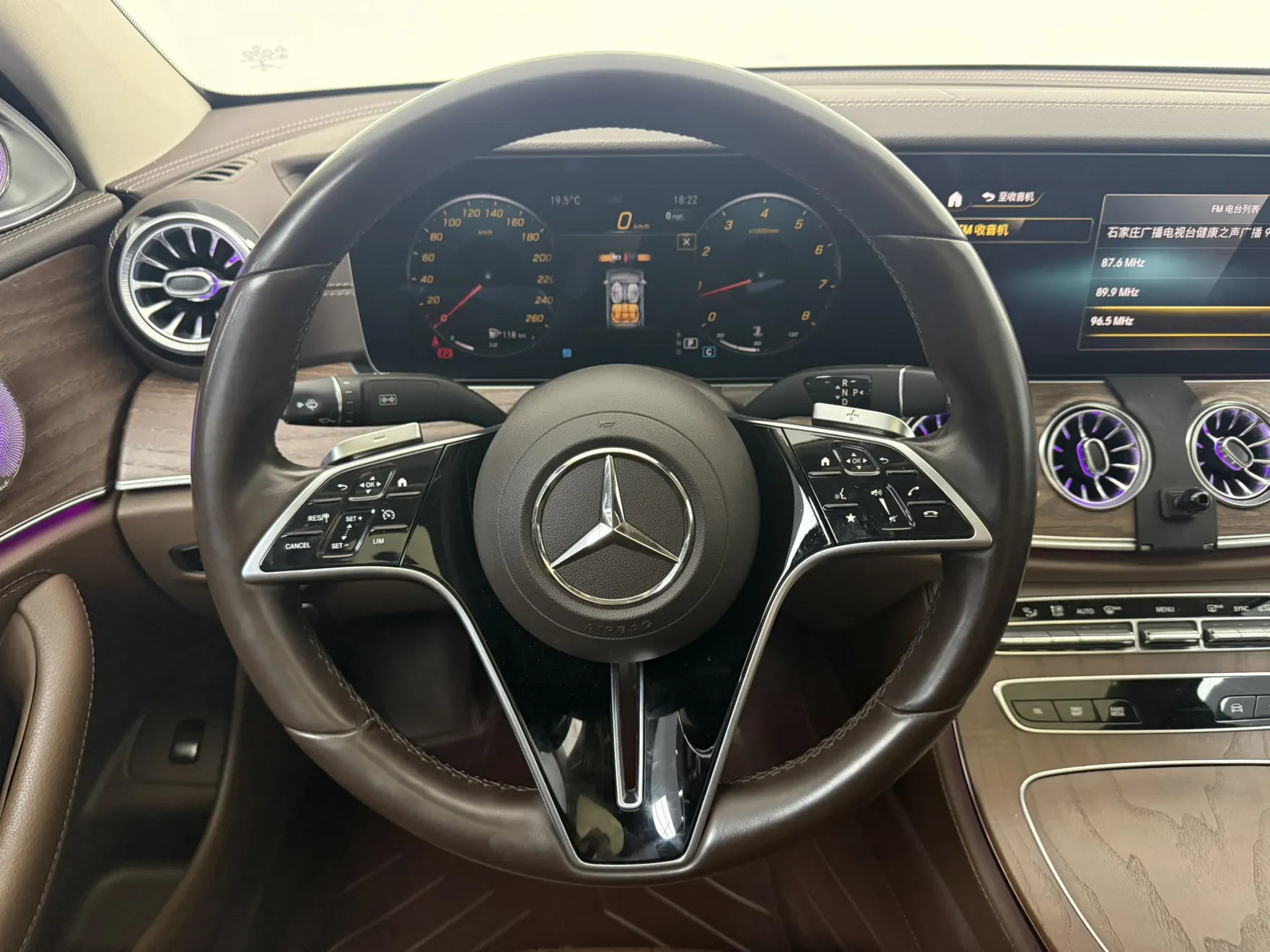Mercedes-Benz E 300 L, 2022 9