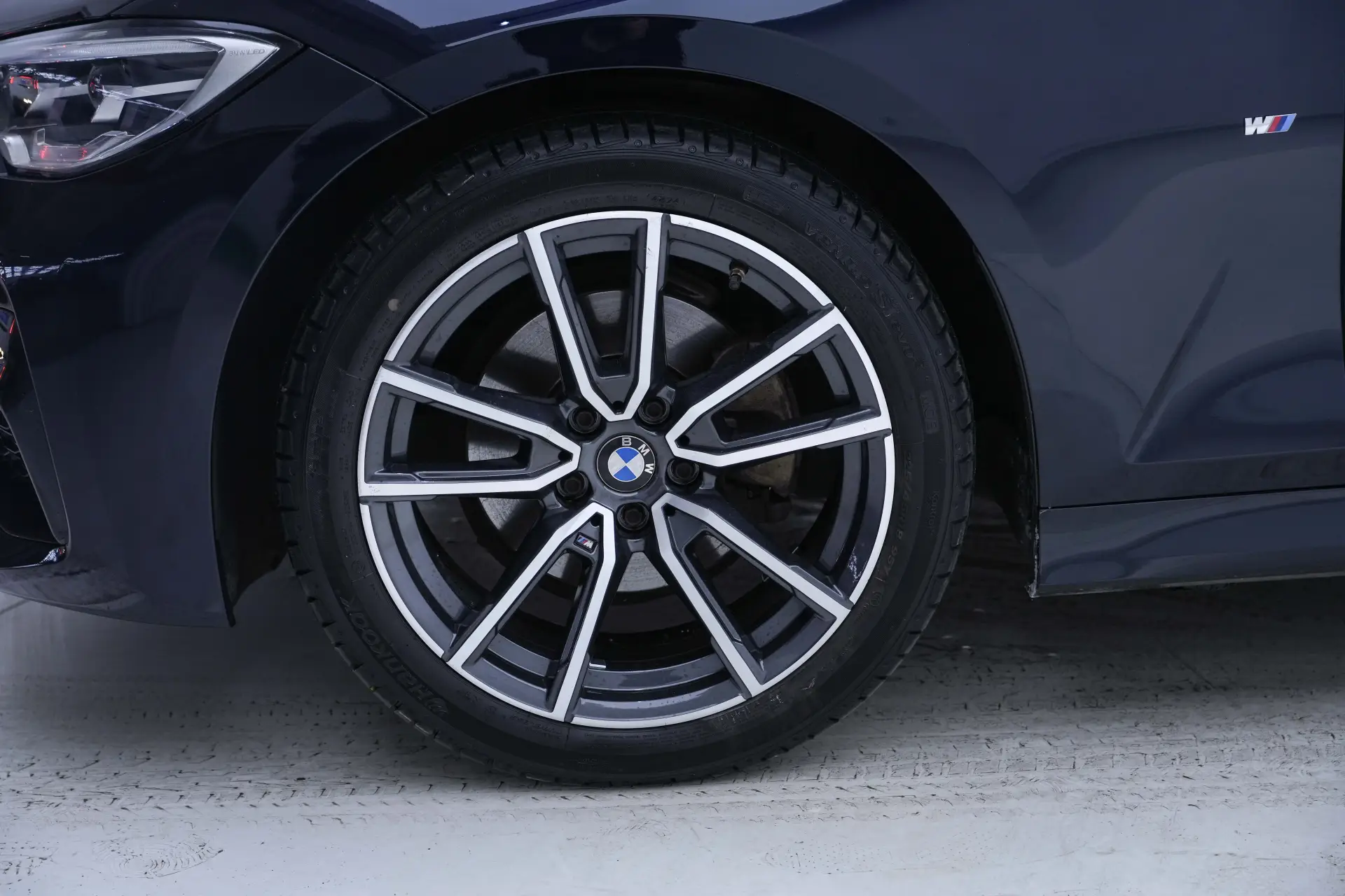 BMW 325Li, 2022 11