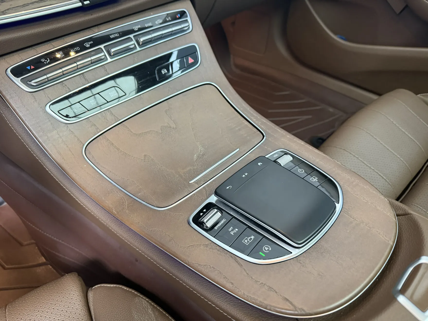 Mercedes-Benz E 300 L, 2022 15