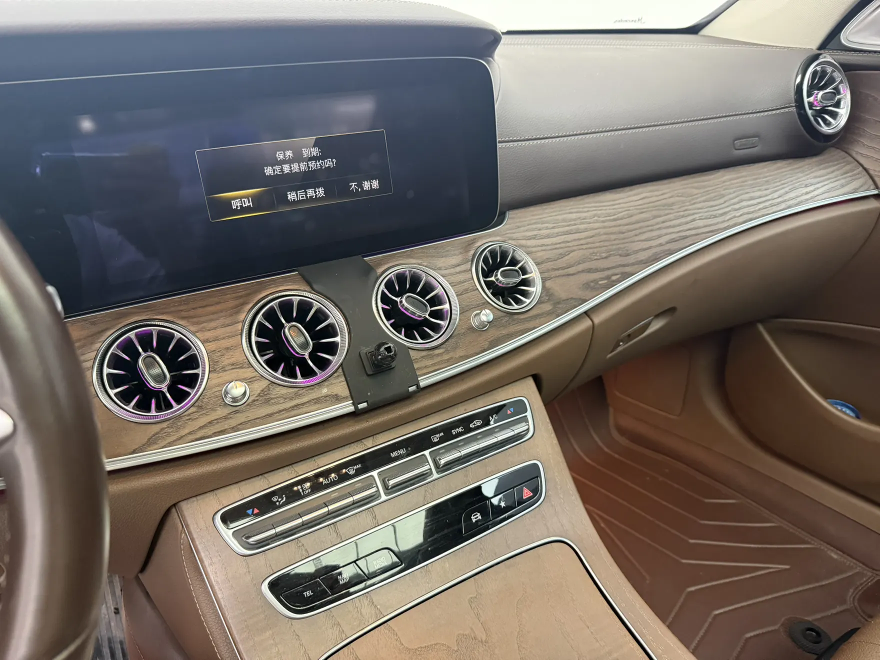 Mercedes-Benz E 300 L, 2022 13