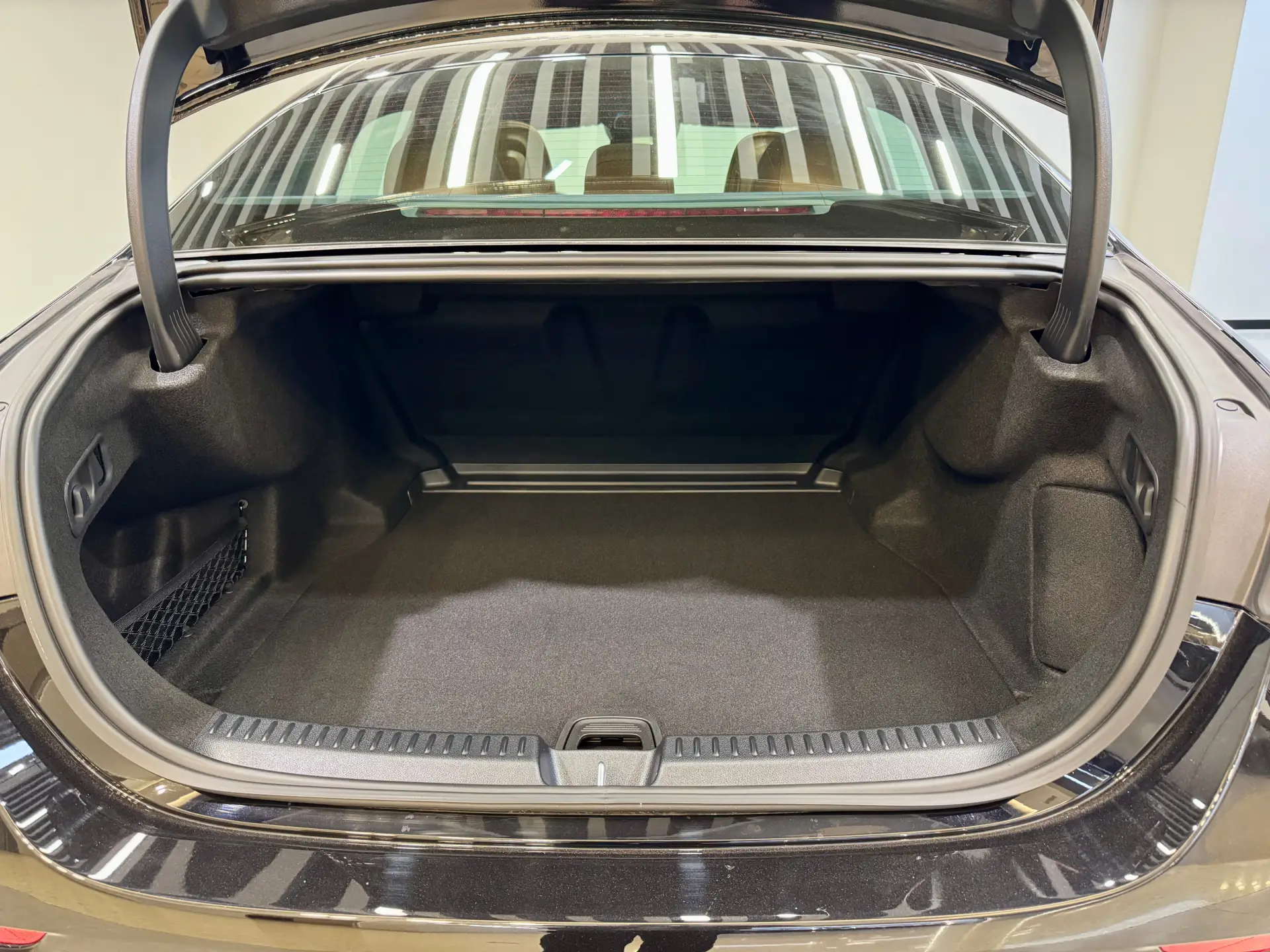 Mercedes-Benz E 300 L, 2026 29