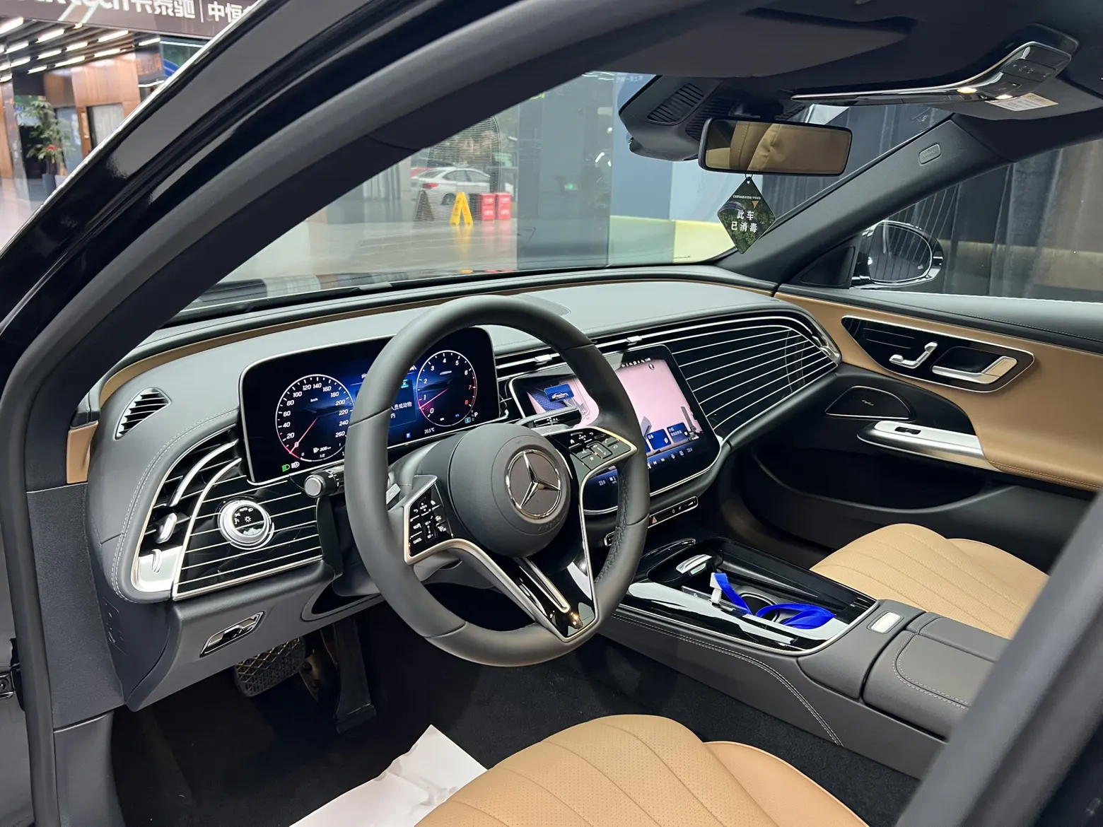 Mercedes-Benz E 260 L, 2025 18