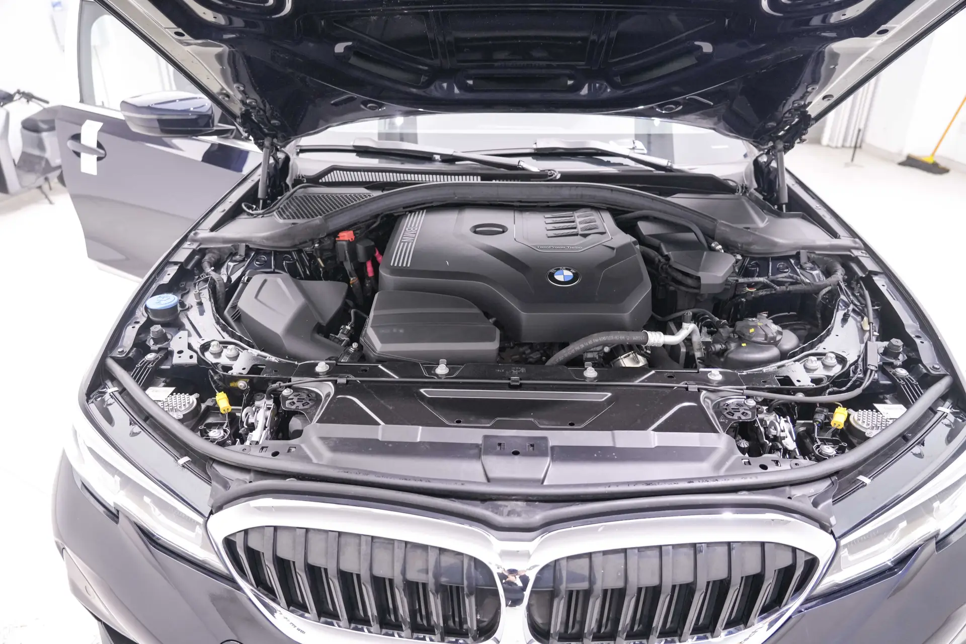 BMW 325Li, 2022 12