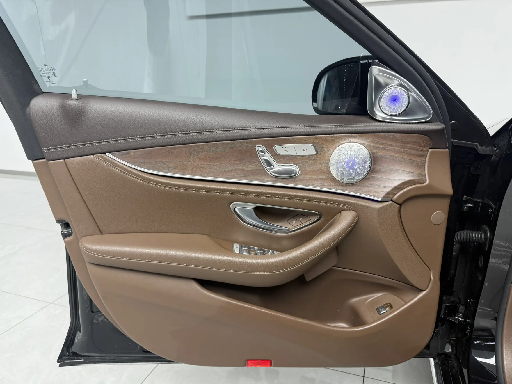 Mercedes-Benz E 300 L, 2022 11