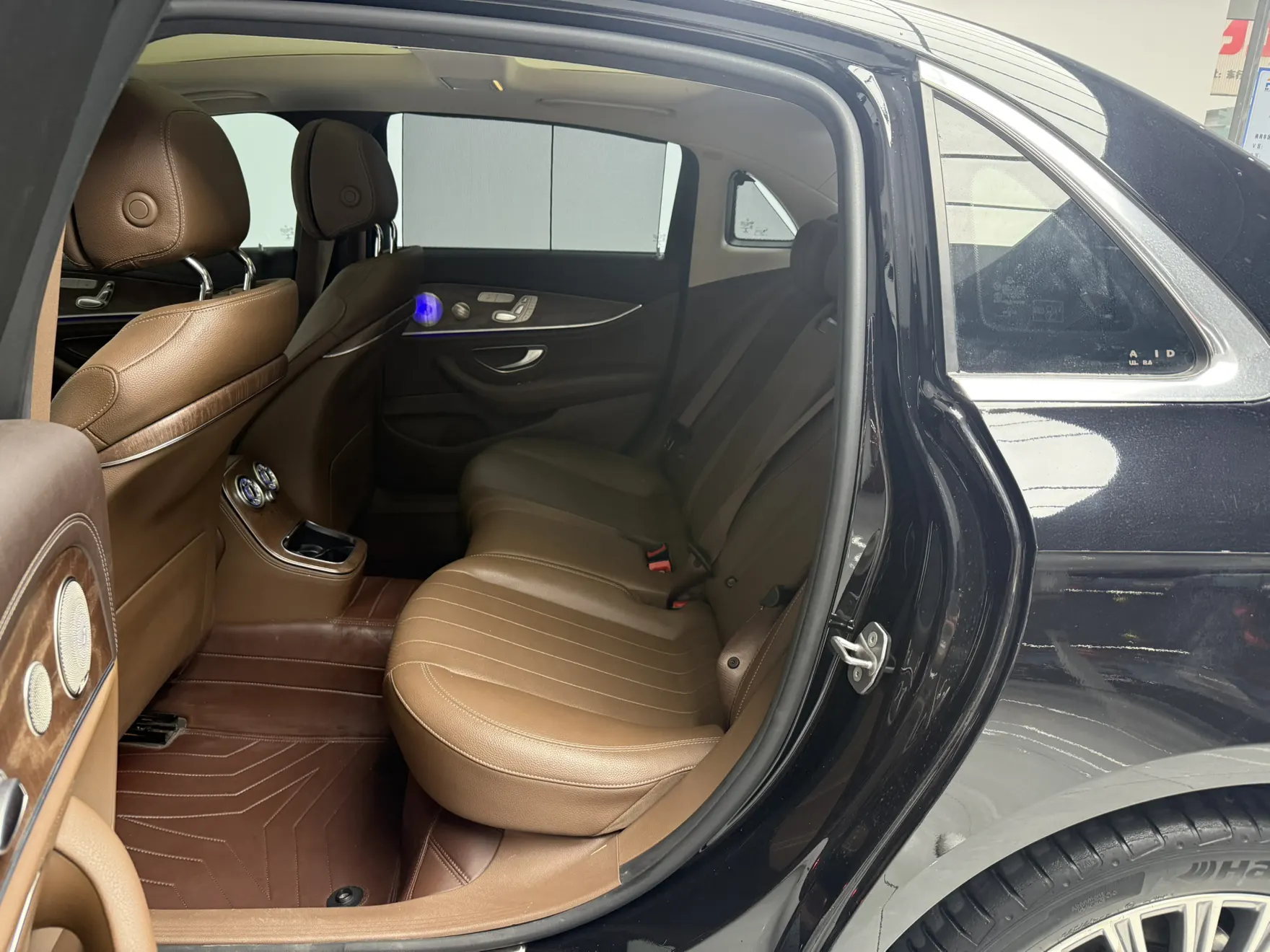 Mercedes-Benz E 300 L, 2022 14