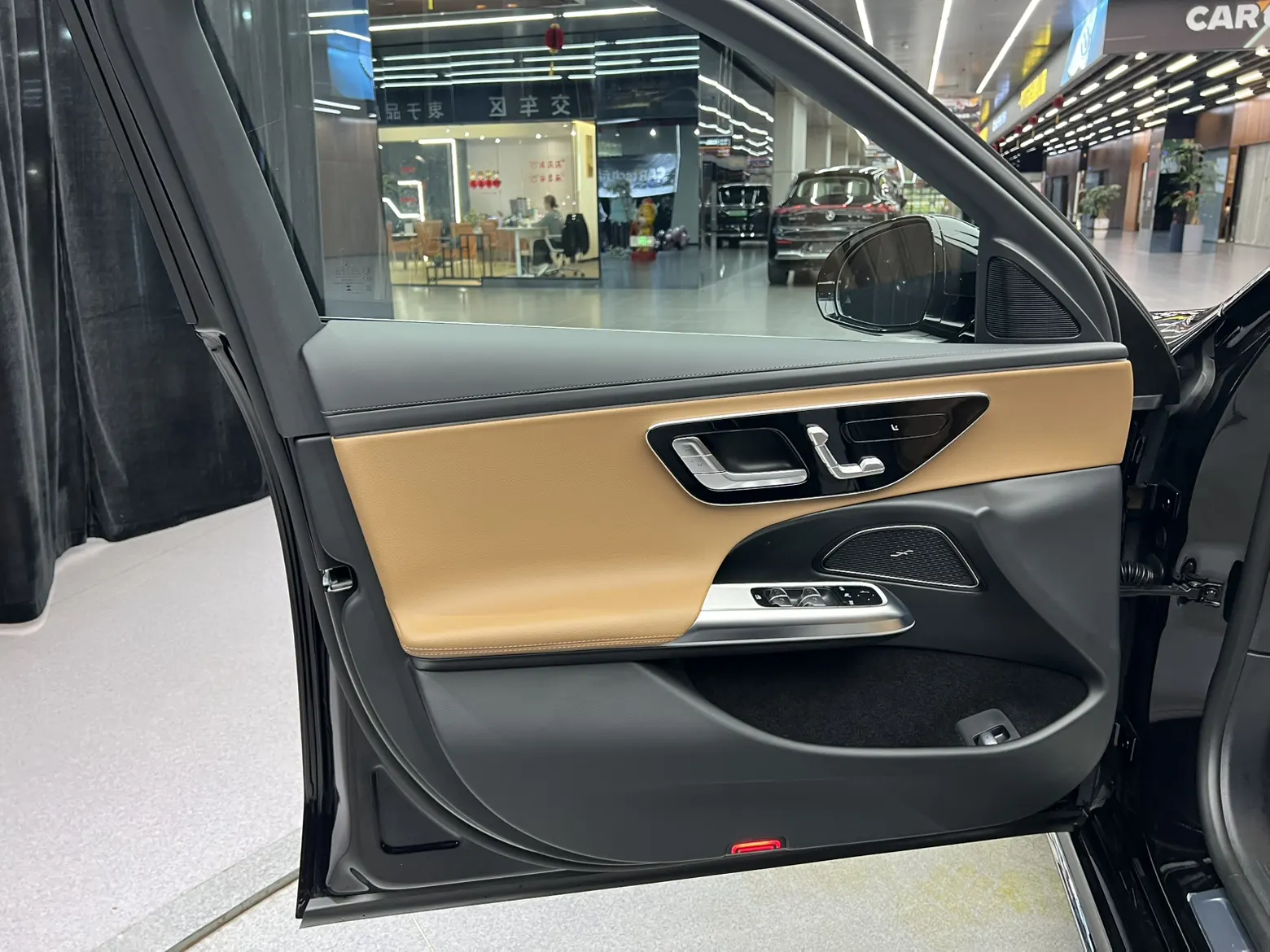 Mercedes-Benz E 260 L, 2025 17