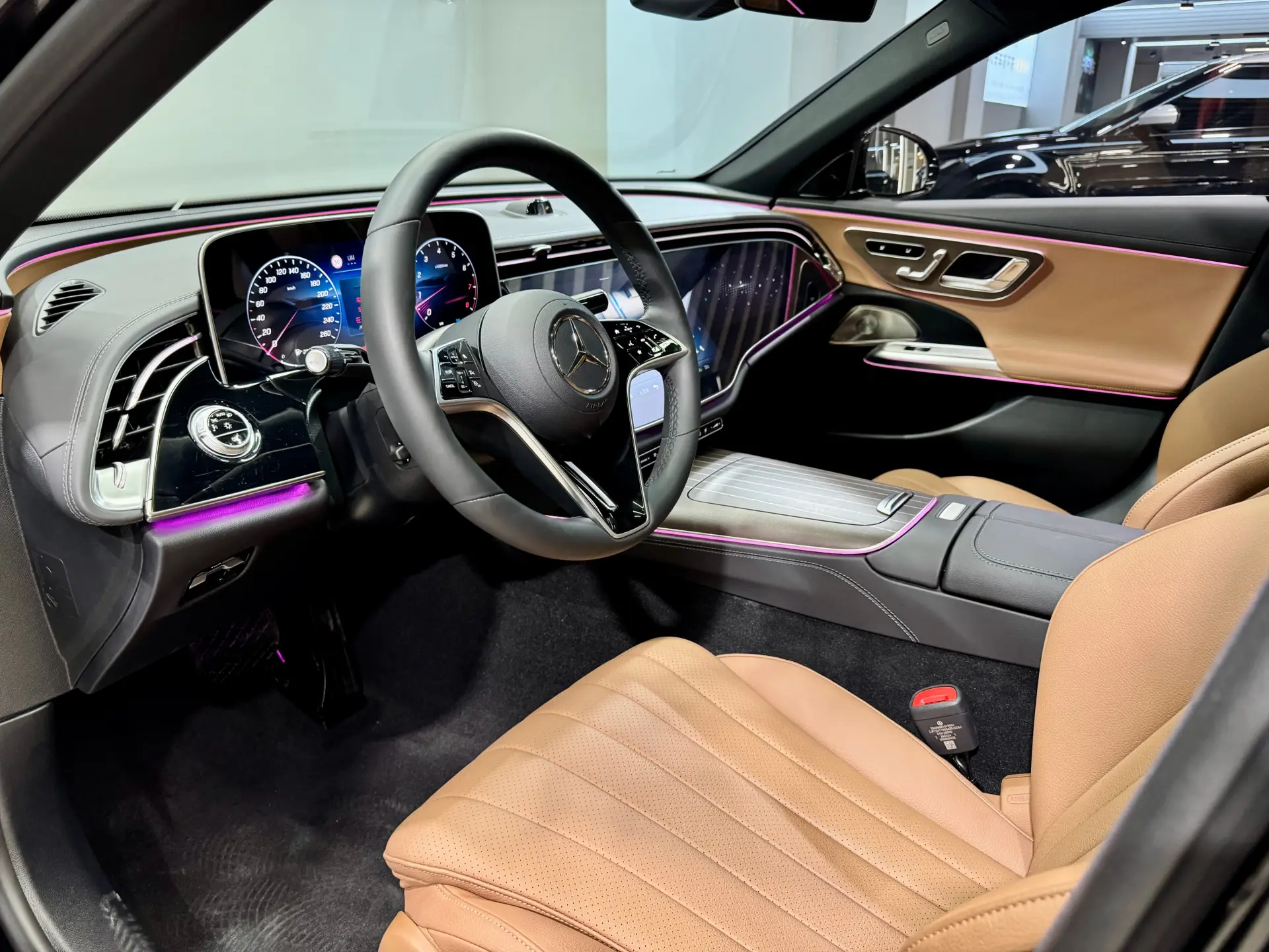 Mercedes-Benz E 300 L, 2024 14