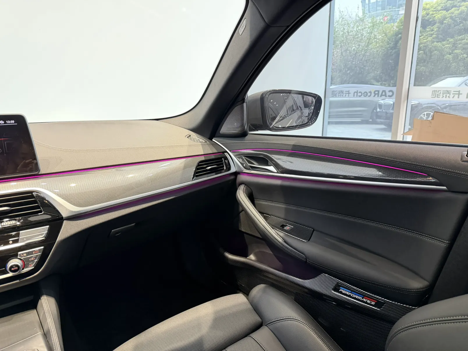 BMW 525i, 2023 21