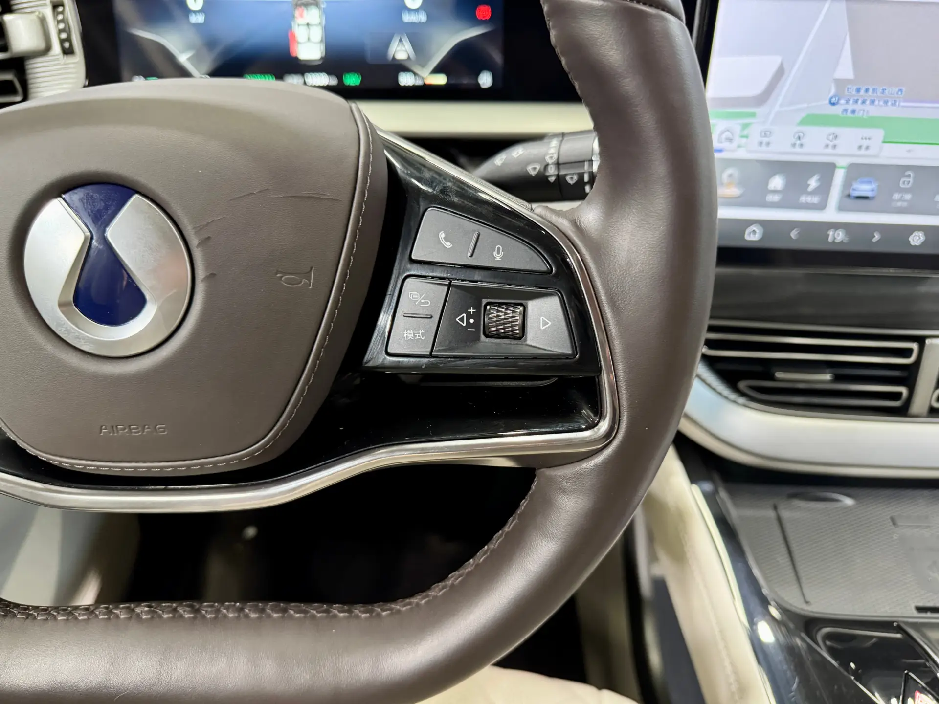 Denza D9, 2024 19
