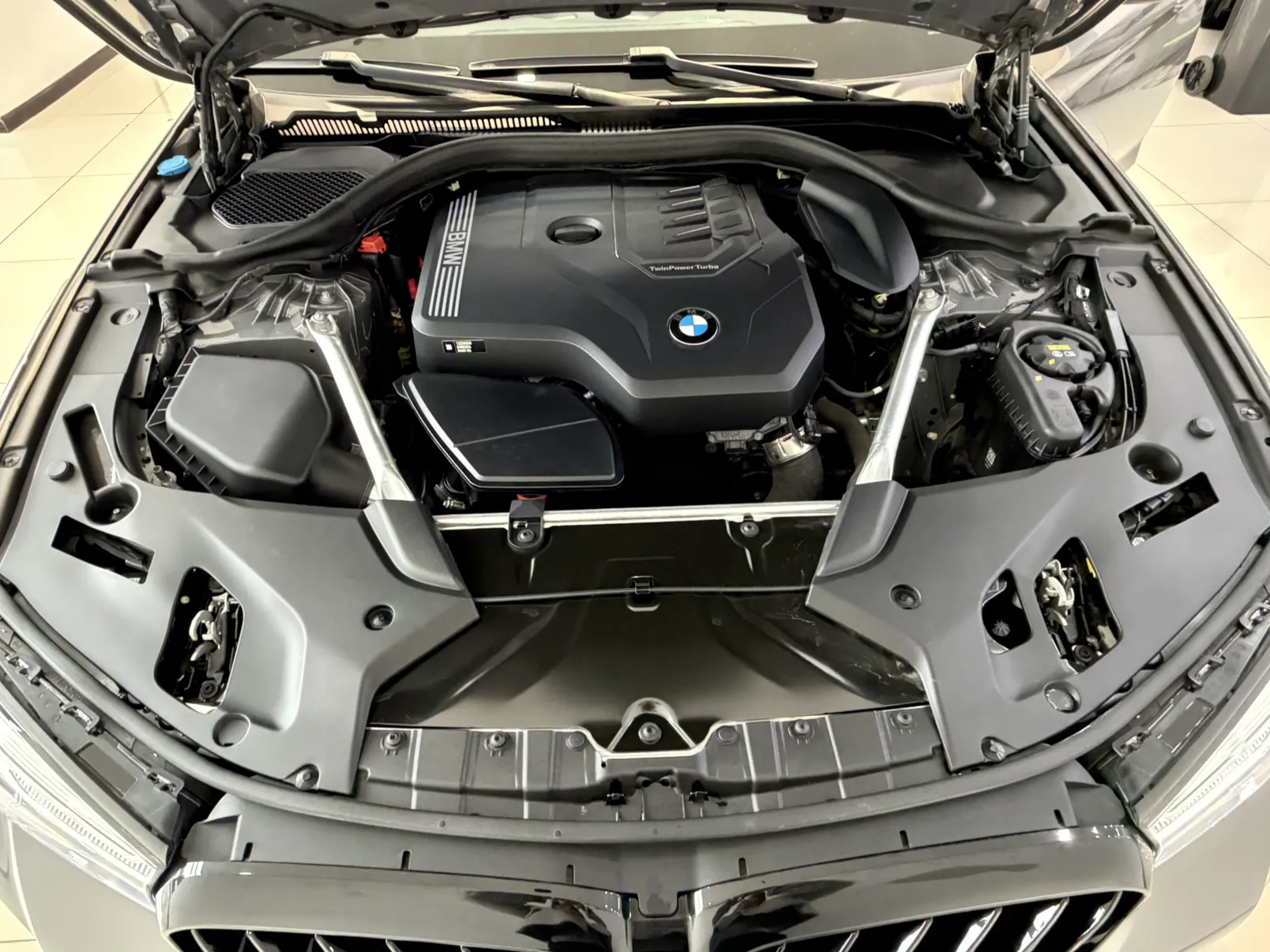 BMW 525i, 2023 12