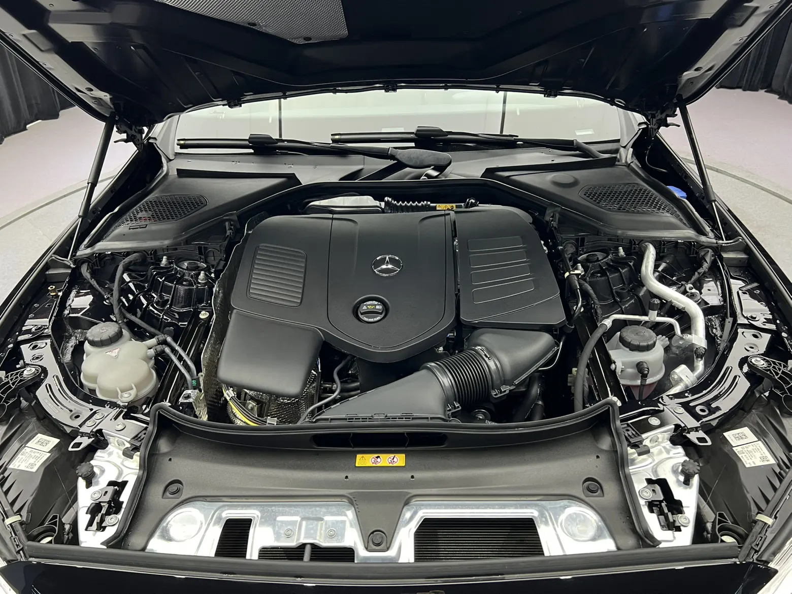 Mercedes-Benz E 260 L, 2025 10