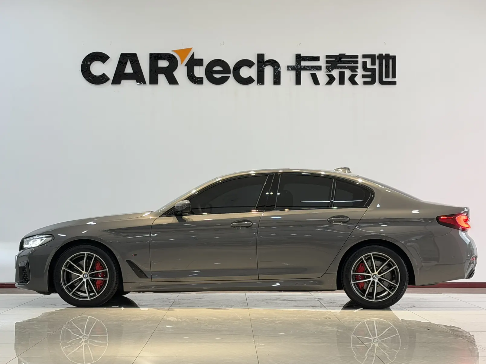 BMW 525i, 2023 8