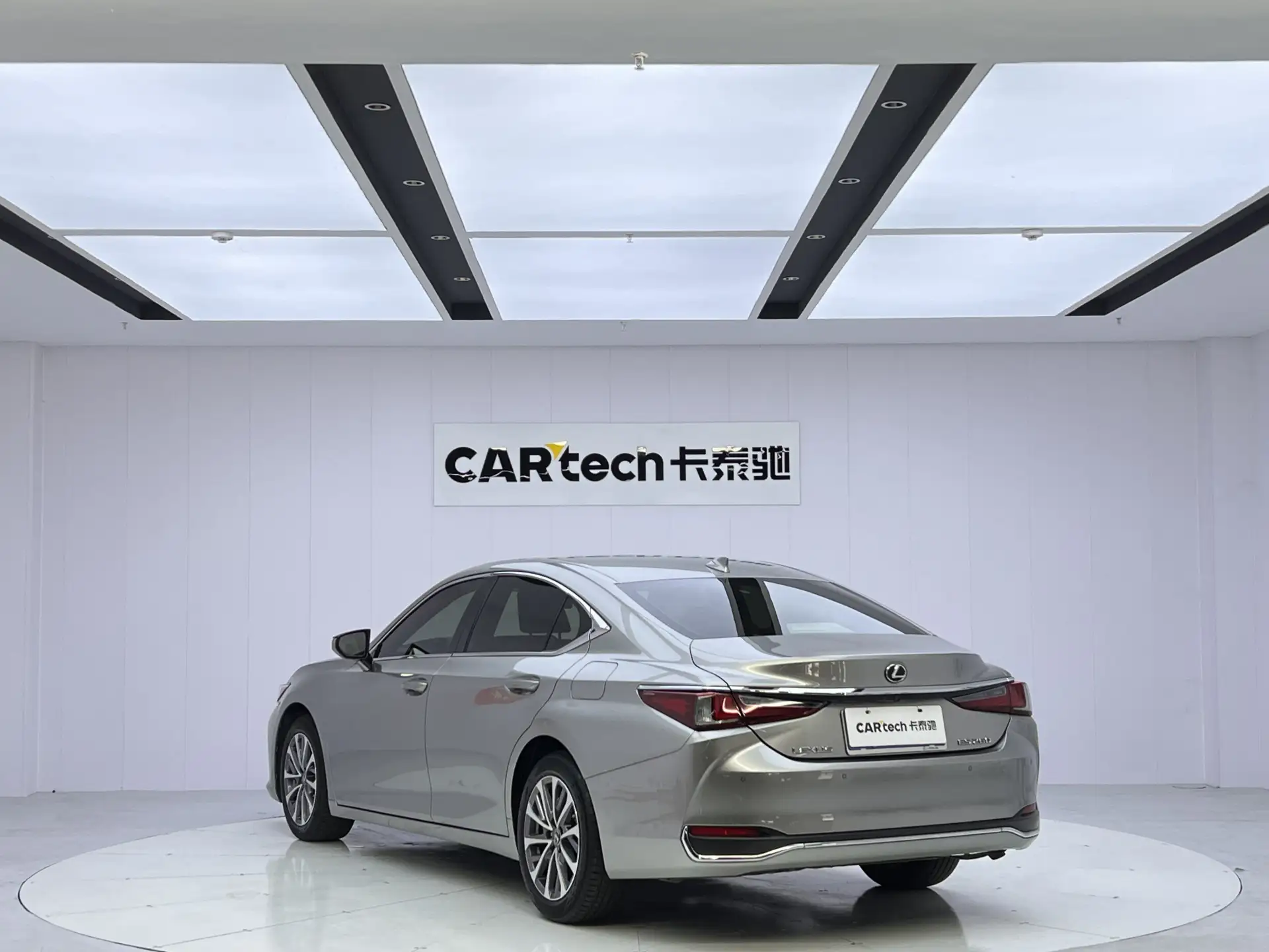 Lexus ES 200, 2022 7
