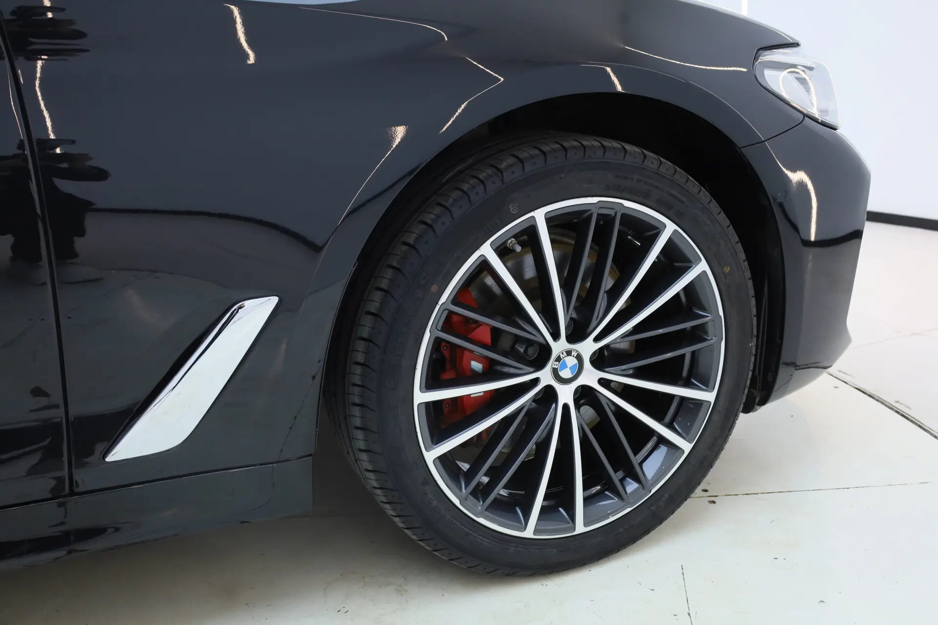 BMW 530Li, 2023 11