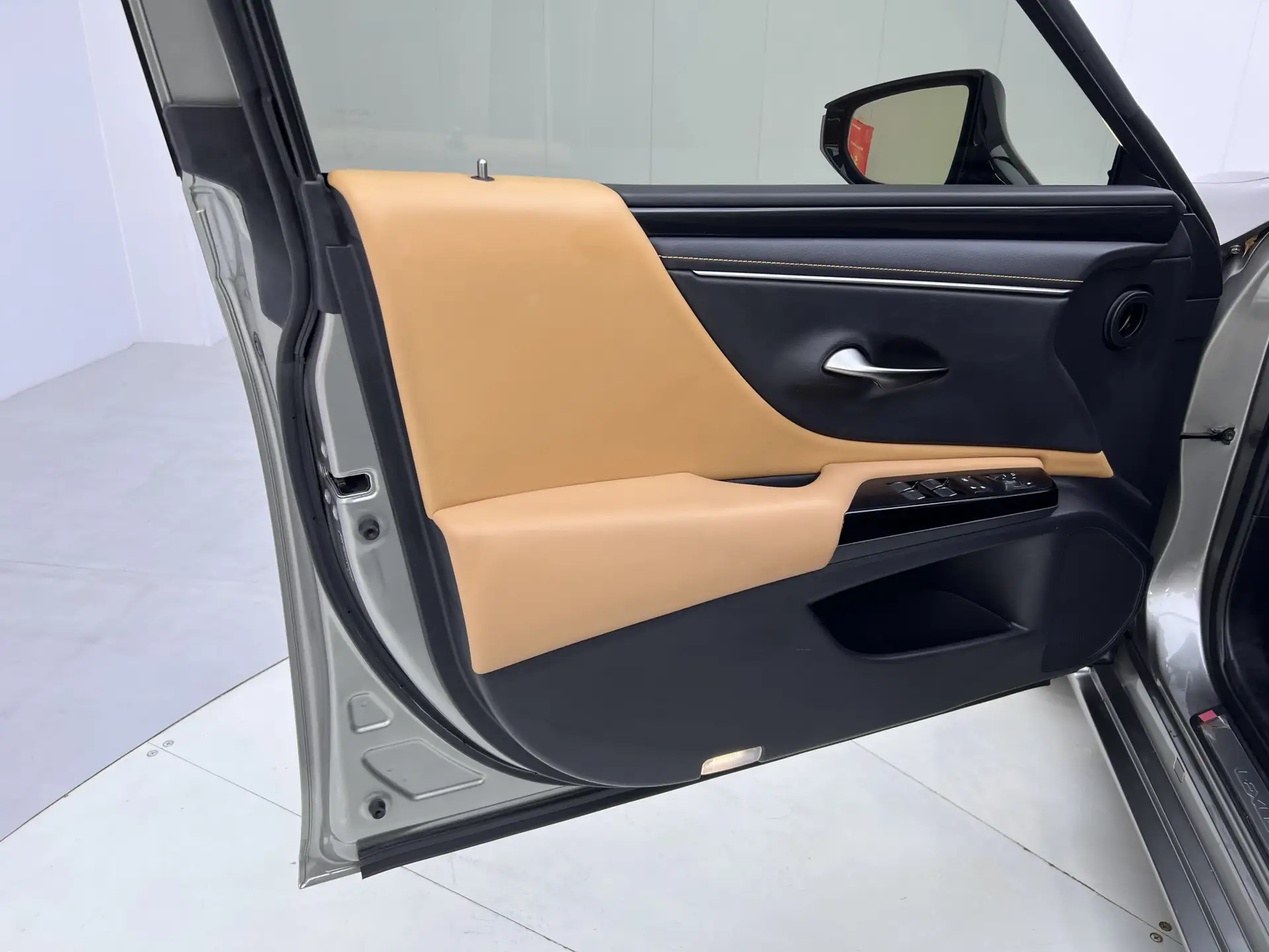 Lexus ES 200, 2022 17