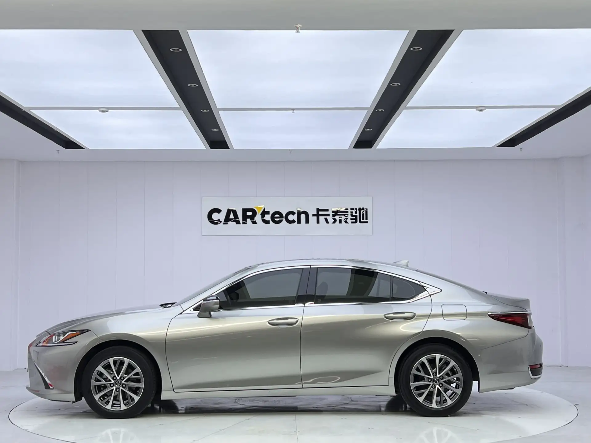 Lexus ES 200, 2022 8