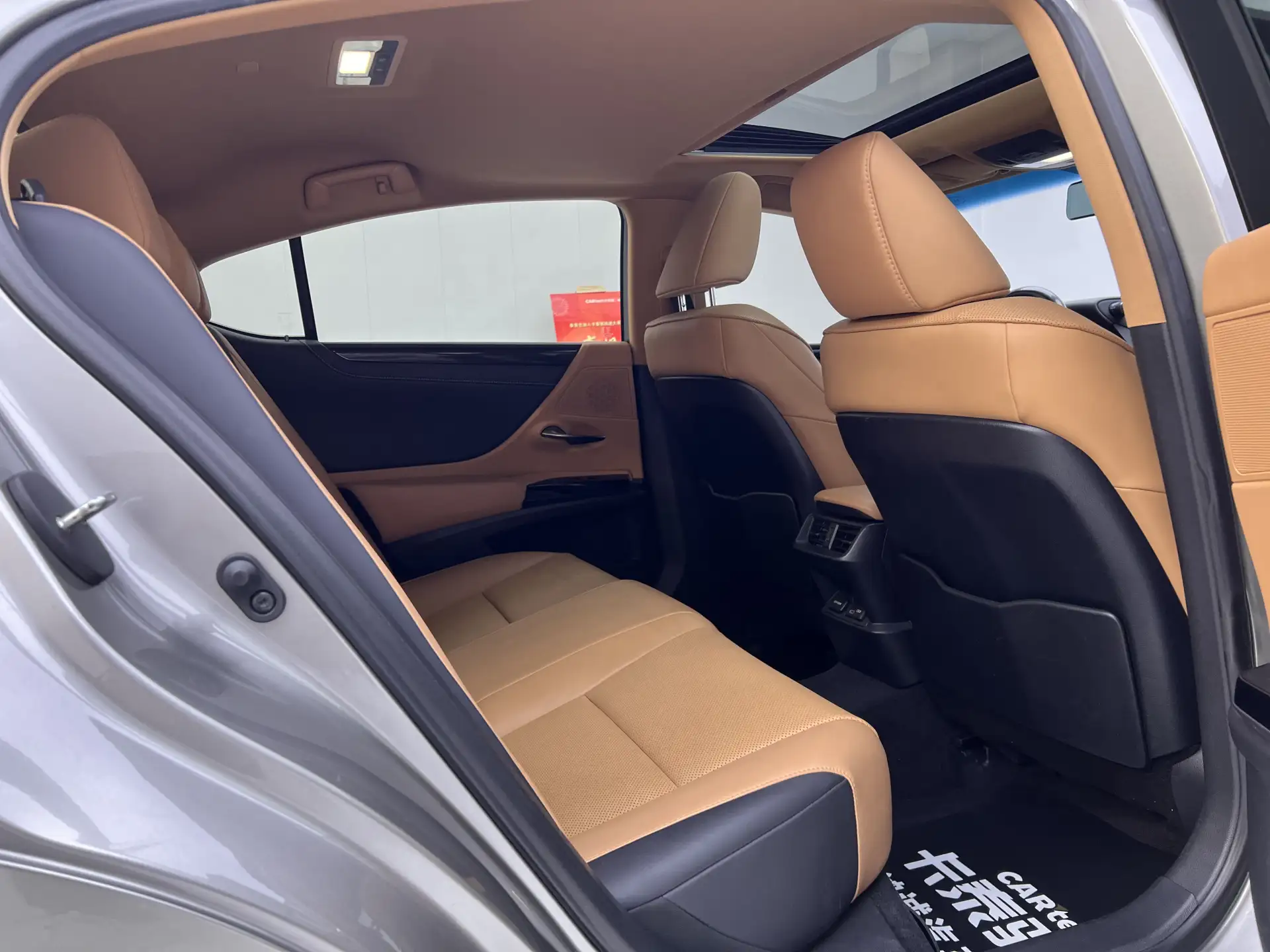 Lexus ES 200, 2022 27
