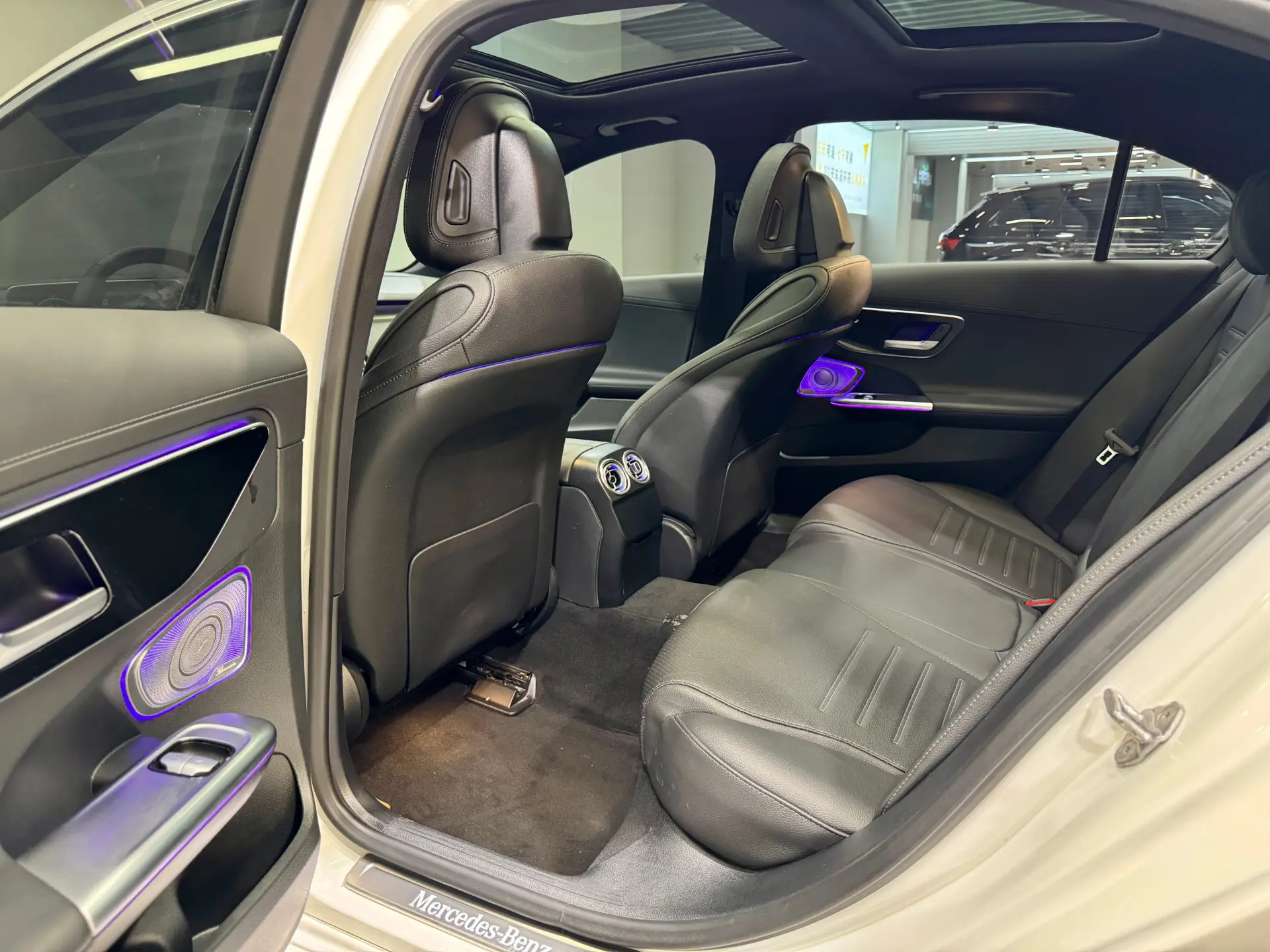 Mercedes-Benz C 260 L, 2023 25