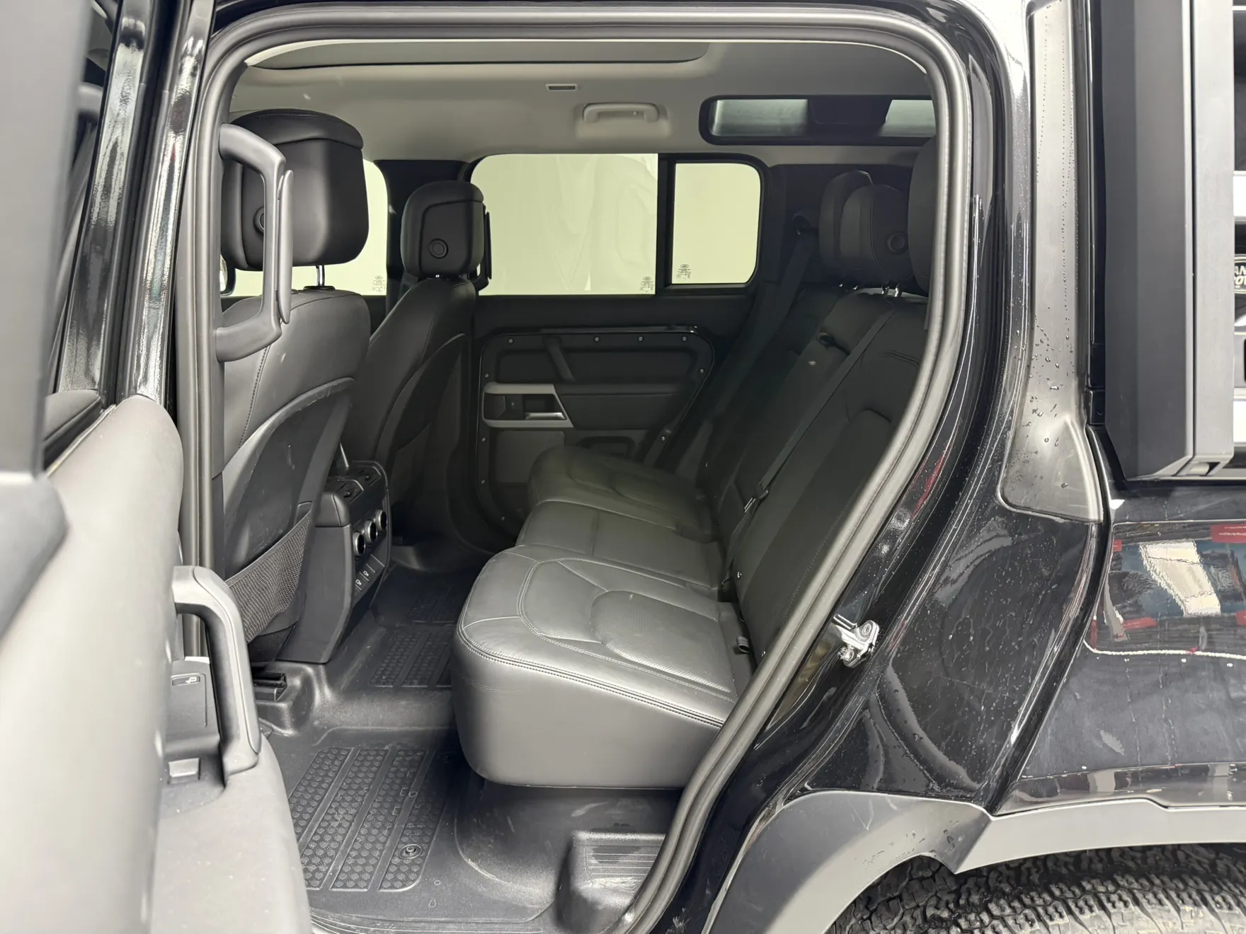 Land Rover Defender, 2022 11