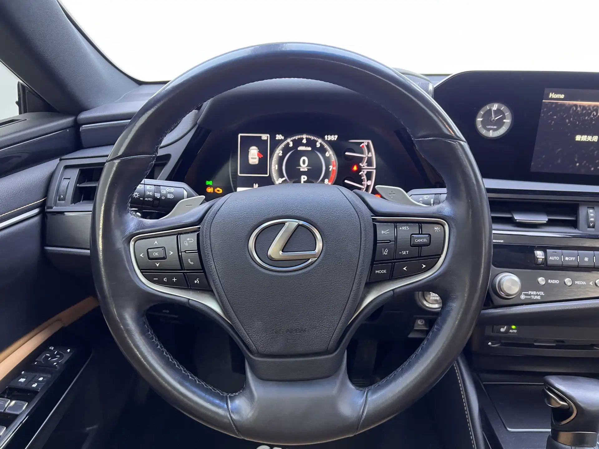 Lexus ES 200, 2022 15