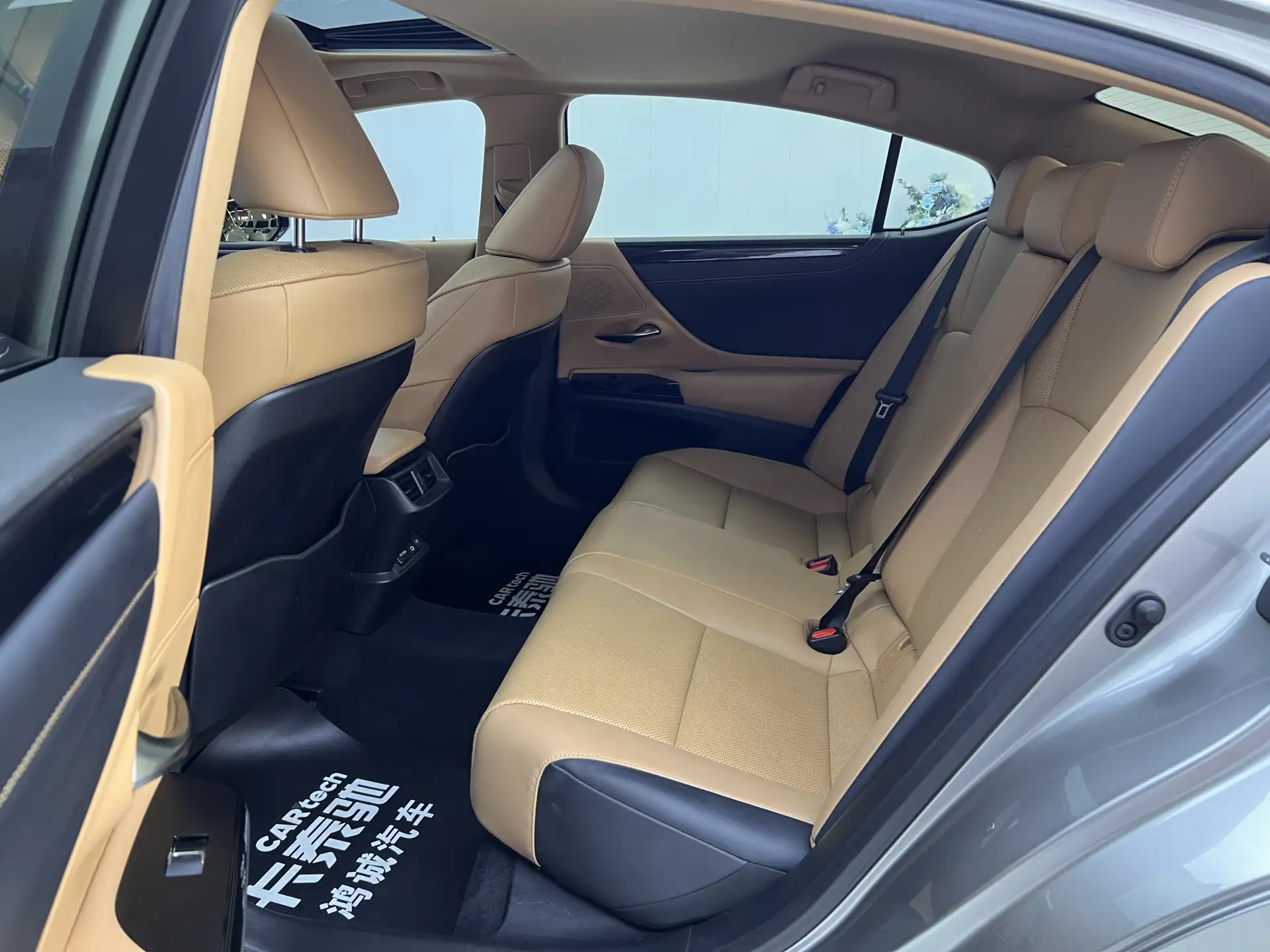 Lexus ES 200, 2022 20